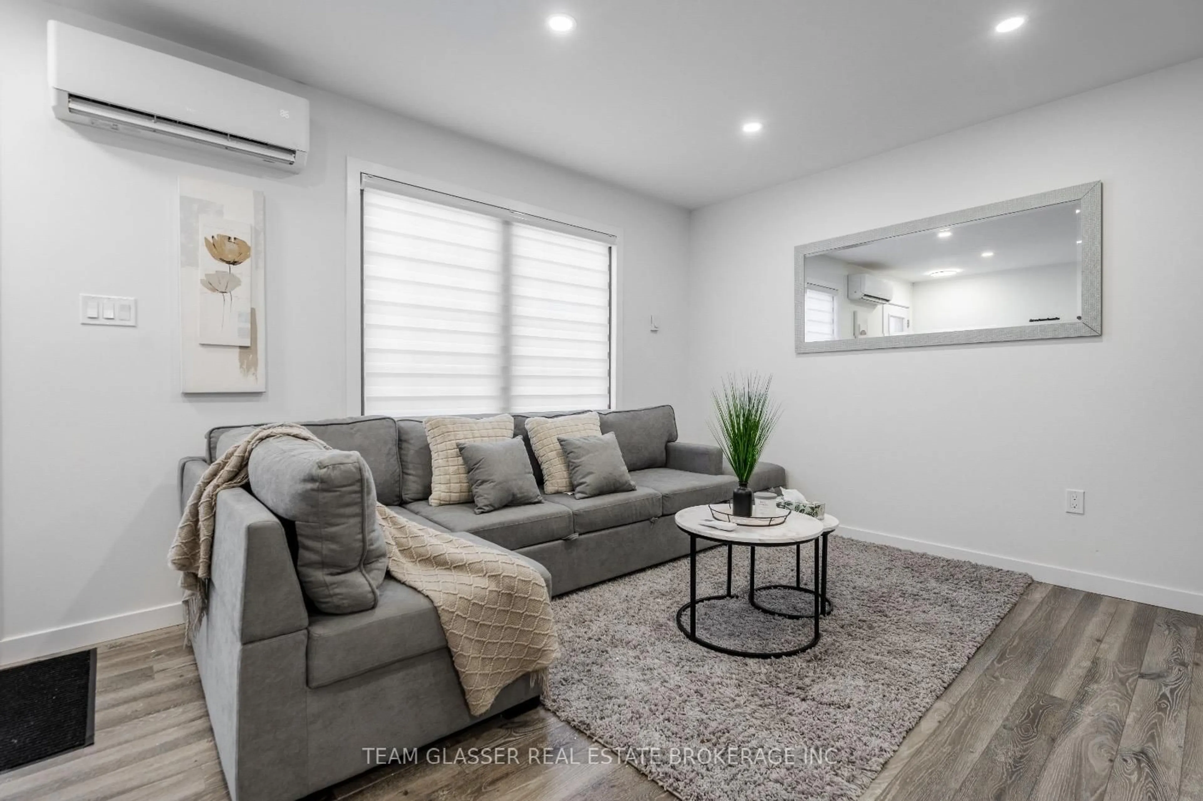 Living room with furniture, unknown for 173 Elgin St, London East Ontario N5Z 2T7