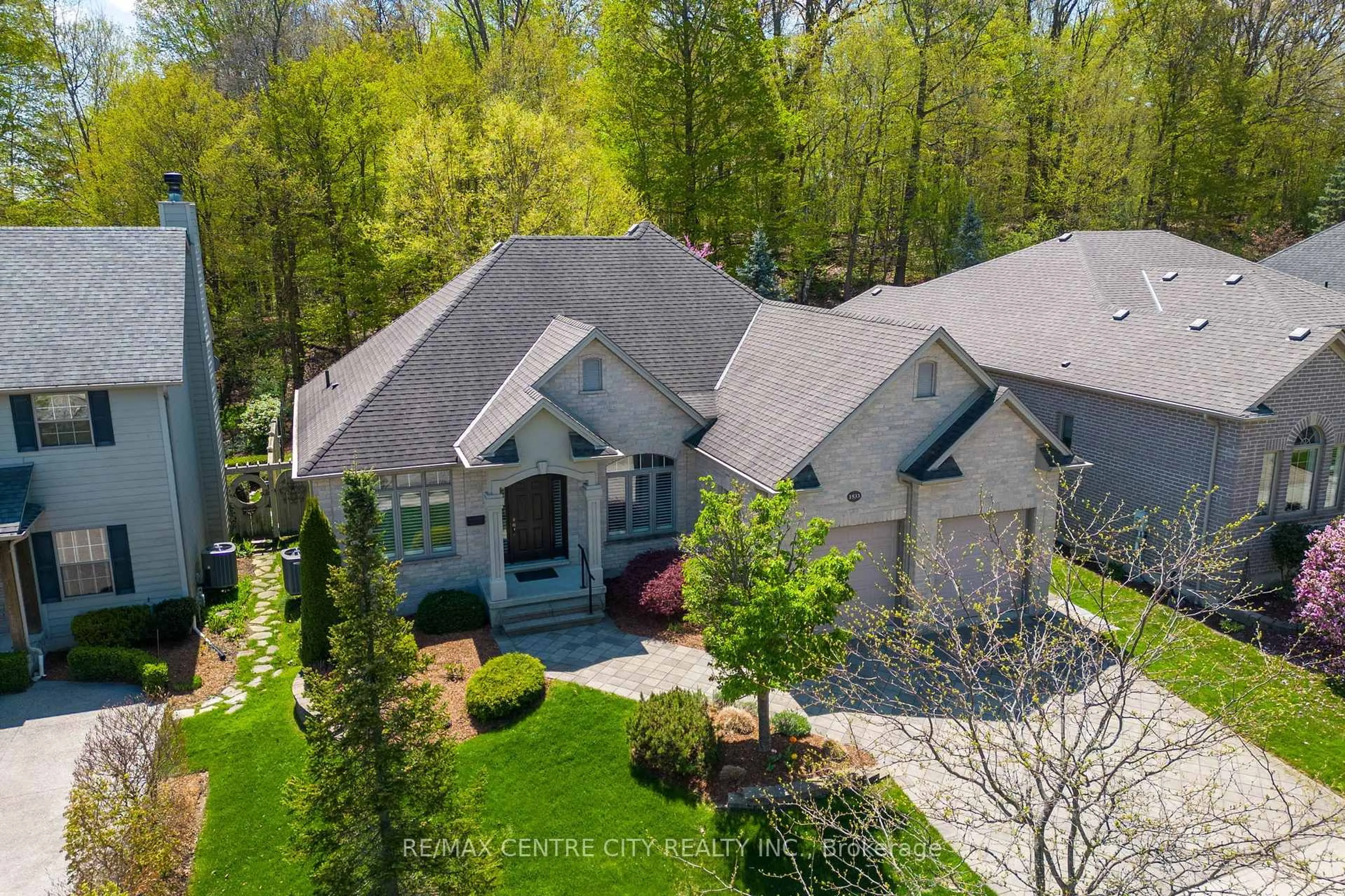 A pic from outside/outdoor area/front of a property/back of a property/a pic from drone, street for 1533 Shore Rd, London South Ontario N6K 4Z5