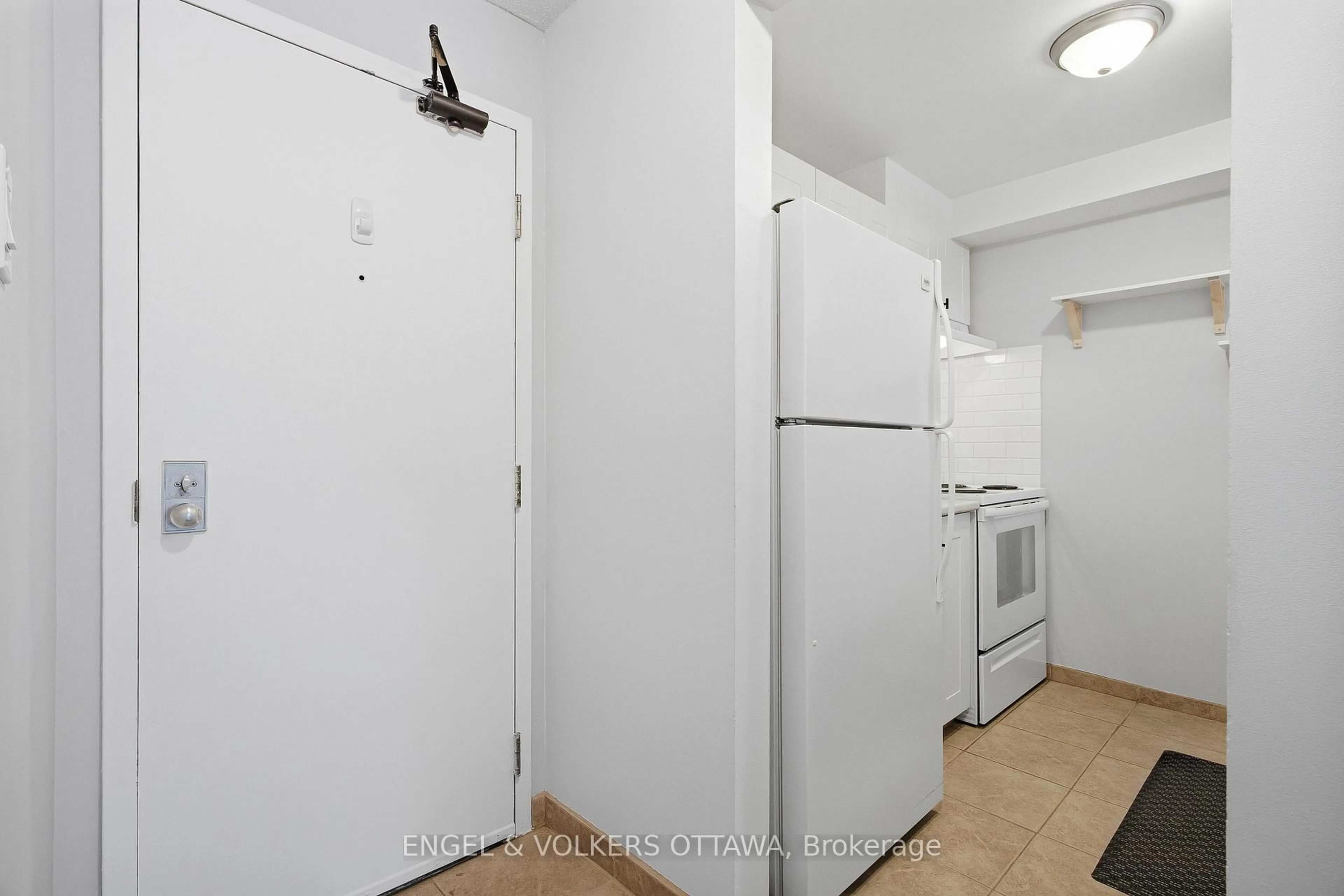 Standard kitchen, unknown for 6376 Bilberry Dr #201, Ottawa Ontario K1C 4P6