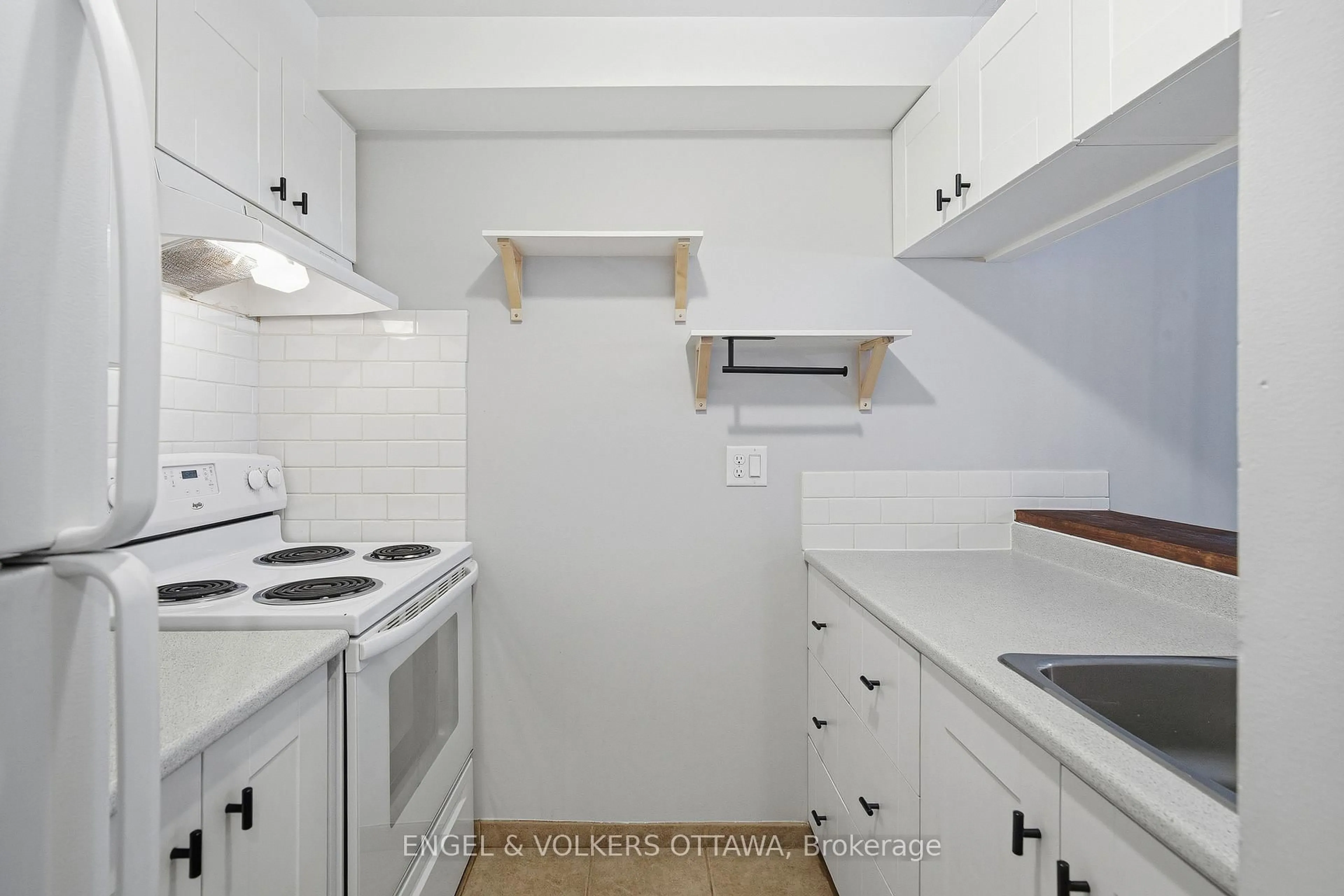 Standard kitchen, unknown for 6376 Bilberry Dr #201, Ottawa Ontario K1C 4P6