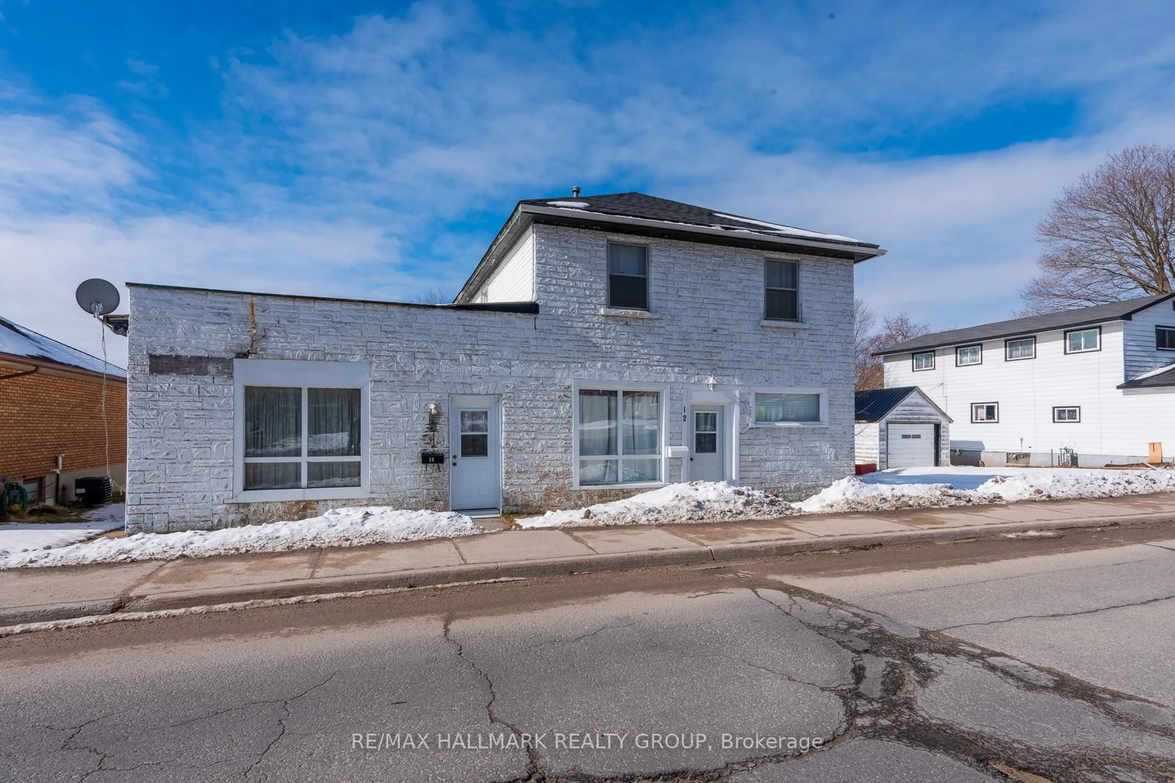 A pic from outside/outdoor area/front of a property/back of a property/a pic from drone, street for 12 - 14 Queen St, Smiths Falls Ontario K7A 3N2