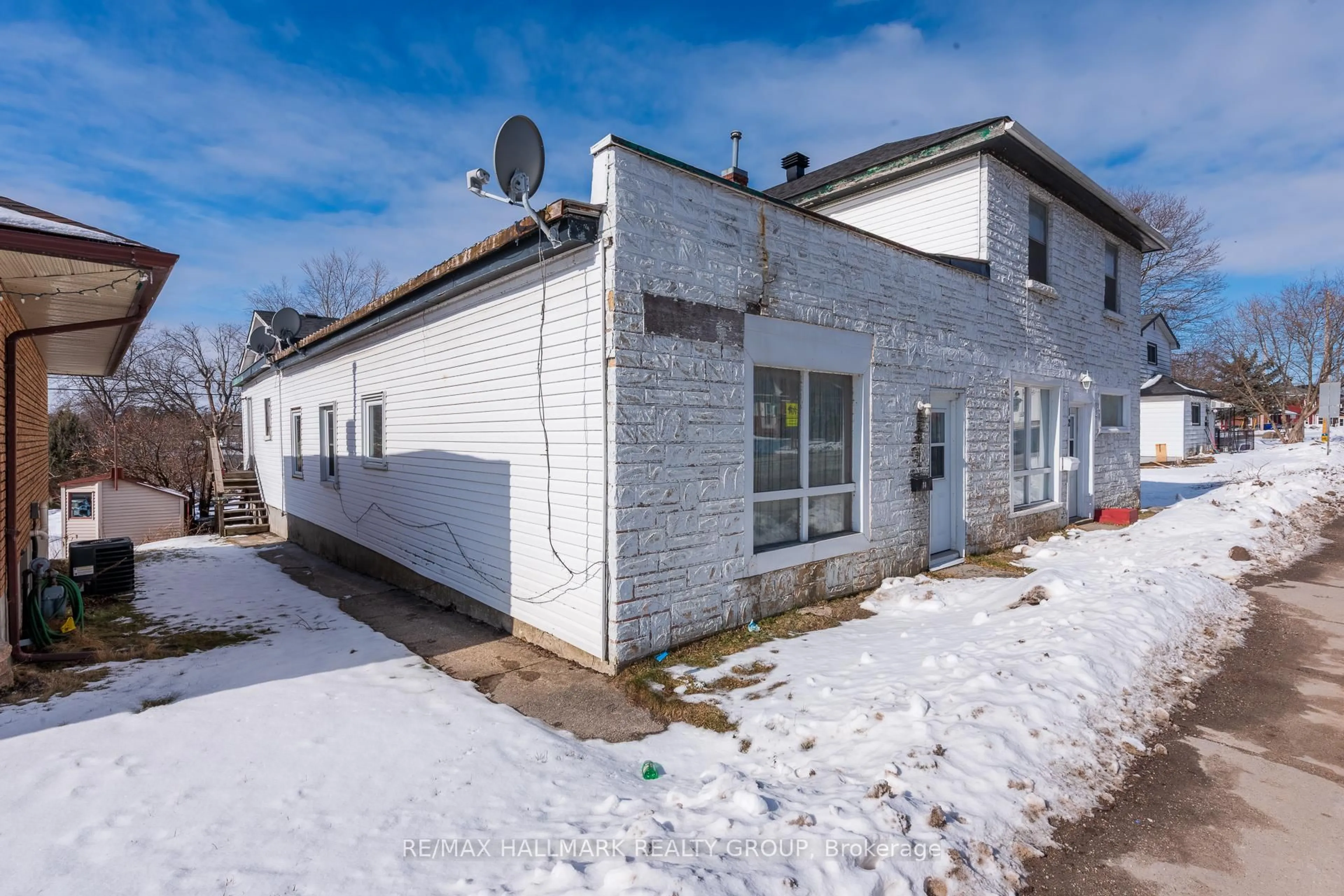 Unknown for 12 - 14 Queen St, Smiths Falls Ontario K7A 3N2