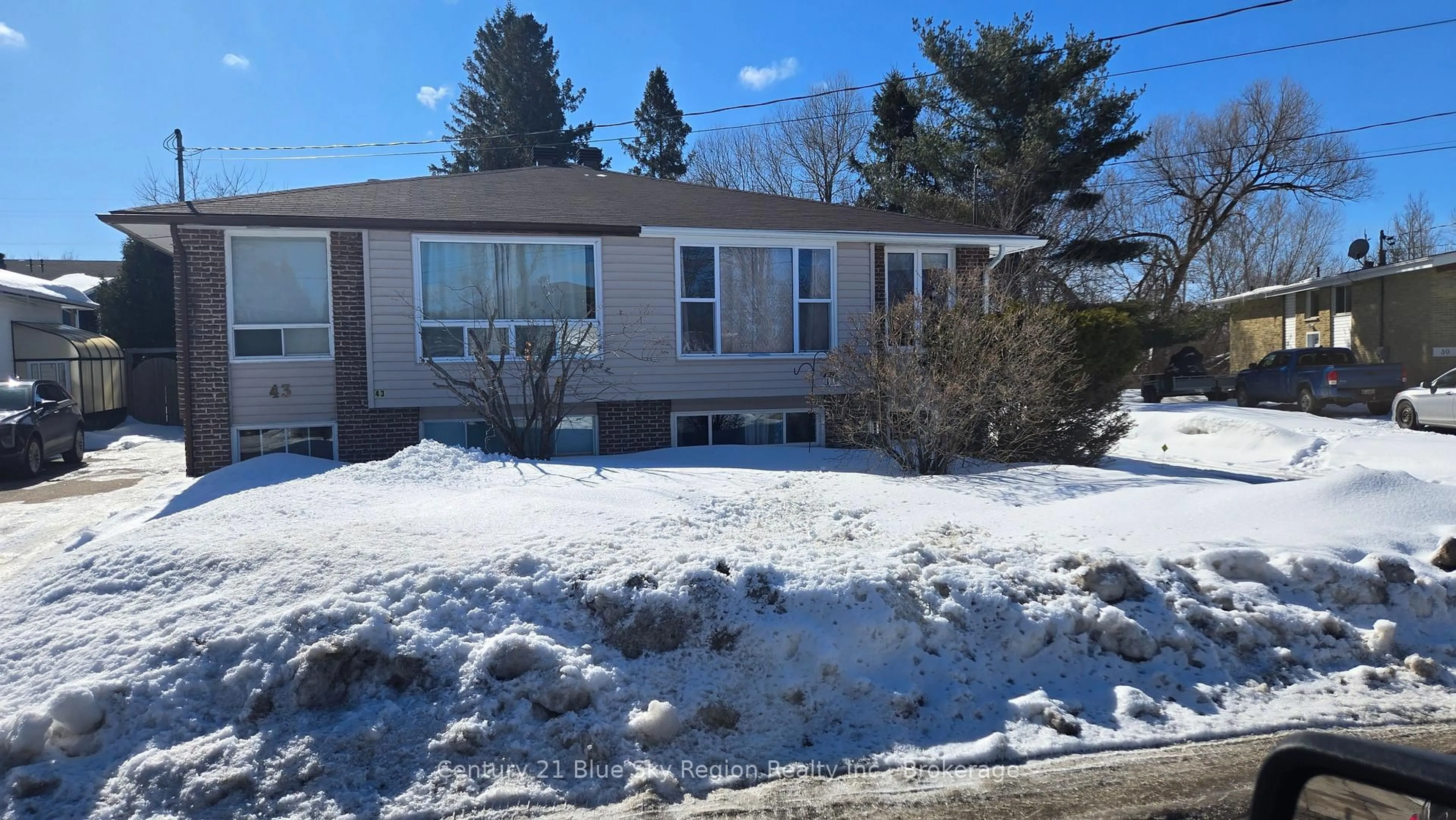 Home with vinyl exterior material, street for 43 Charlton Cres, North Bay Ontario P1A 3M8