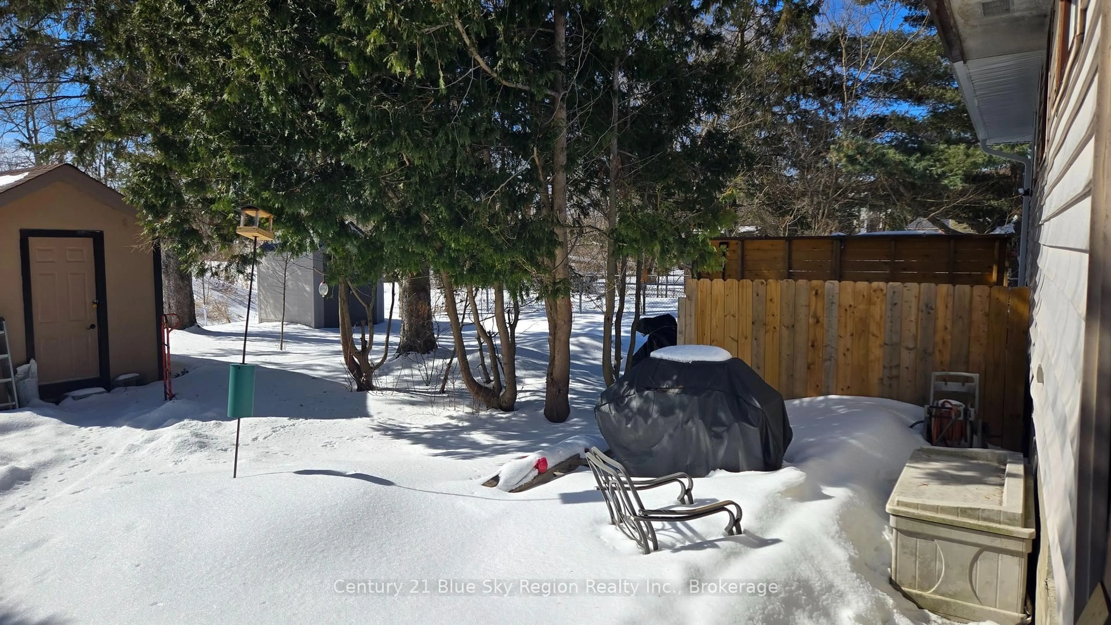 A pic from outside/outdoor area/front of a property/back of a property/a pic from drone, street for 43 Charlton Cres, North Bay Ontario P1A 3M8