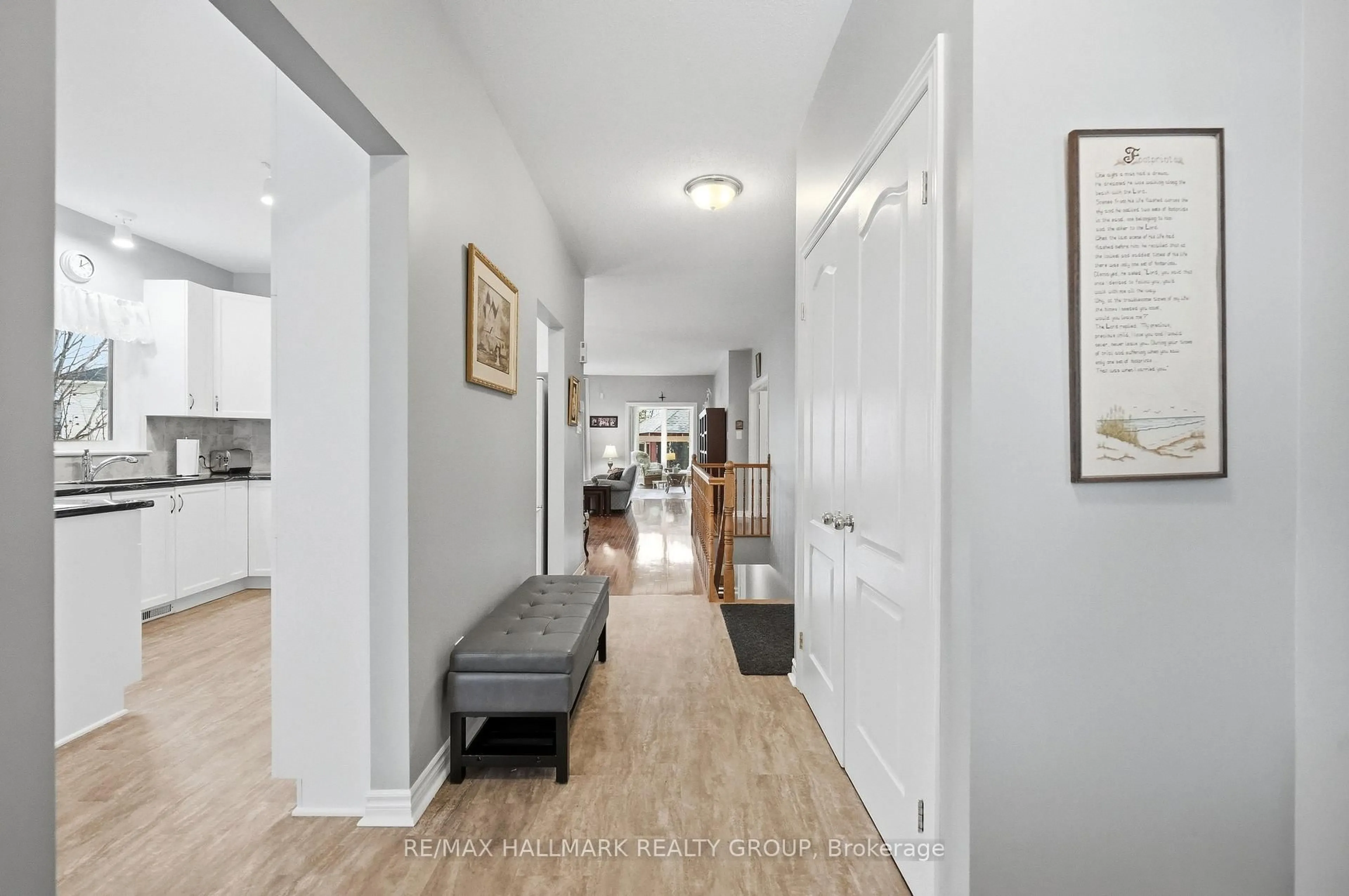 Unknown for 724 Long Point Circ, Ottawa Ontario K1T 4E9