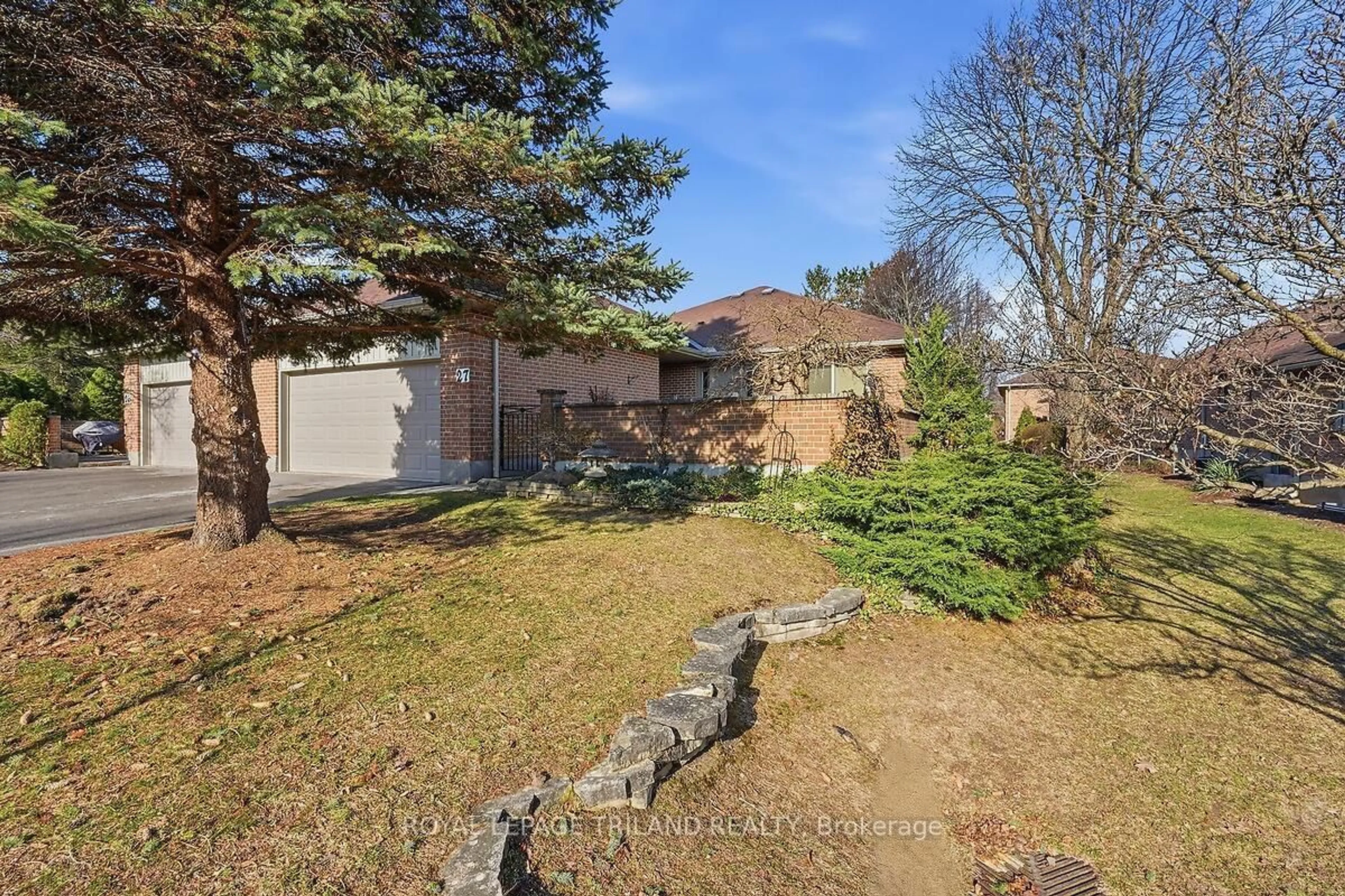 A pic from outside/outdoor area/front of a property/back of a property/a pic from drone, street for 5 Cadeau Terr #27, London South Ontario N6K 4H1