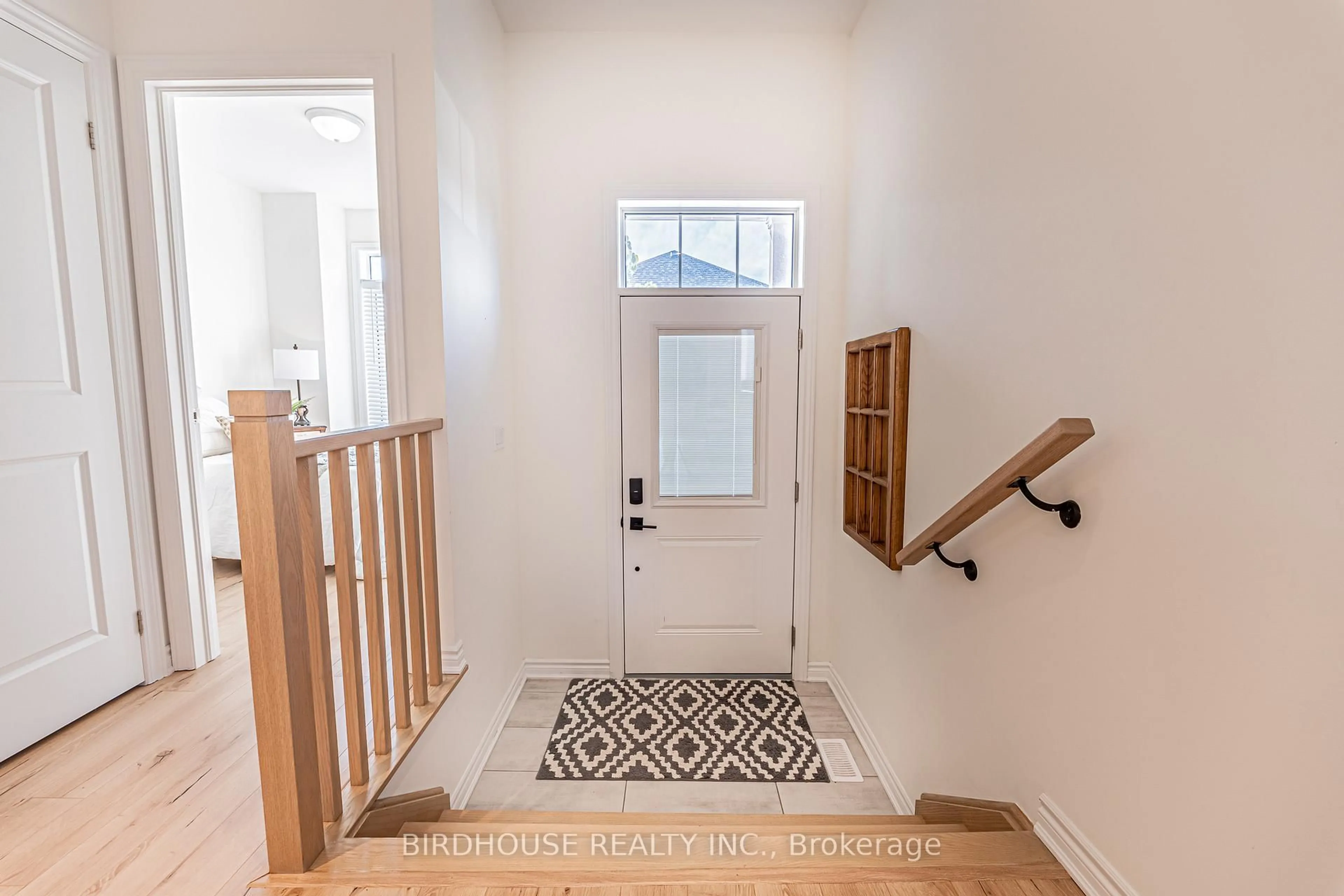 Indoor entryway for 17 Lakewood Cres #7, Kawartha Lakes Ontario K0M 1A0