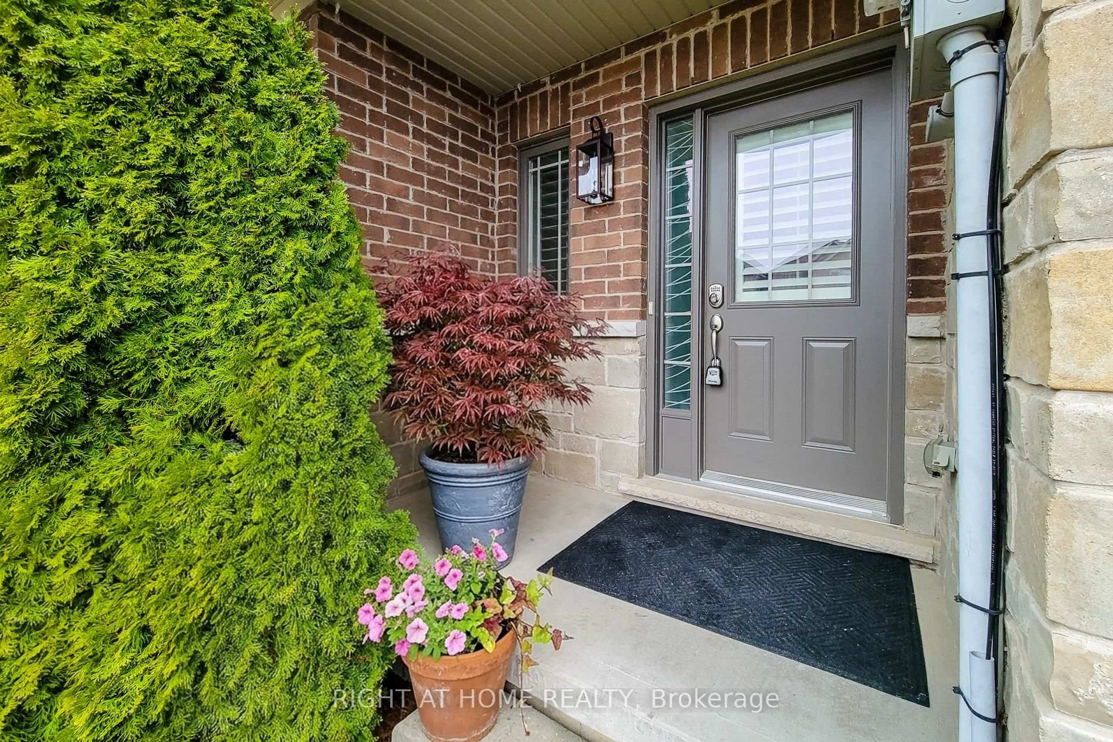 Indoor entryway for 27 Hitching Post Rdge, Hamilton Ontario L0R 1C0