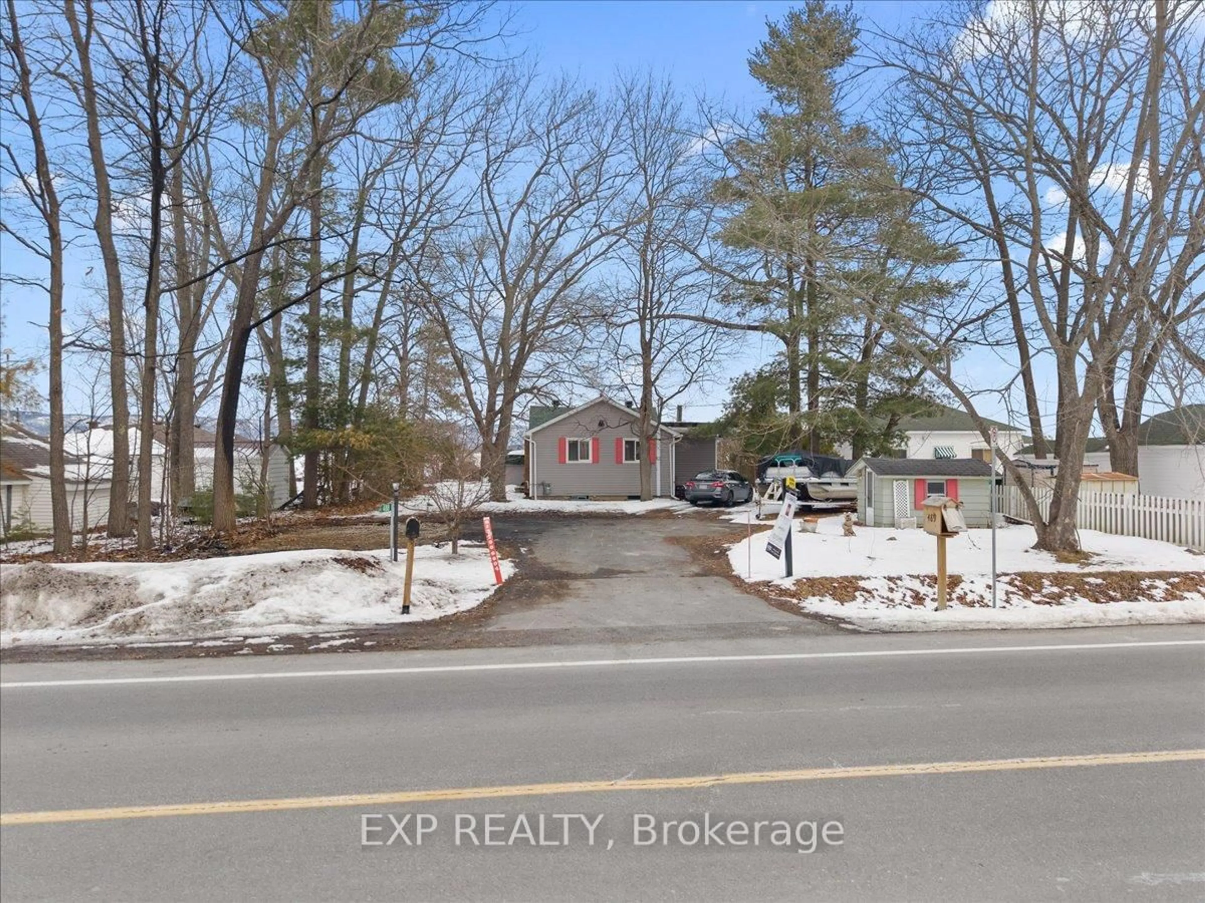 A pic from outside/outdoor area/front of a property/back of a property/a pic from drone, street for 488 Bayview Dr, Ottawa Ontario K0A 3M0