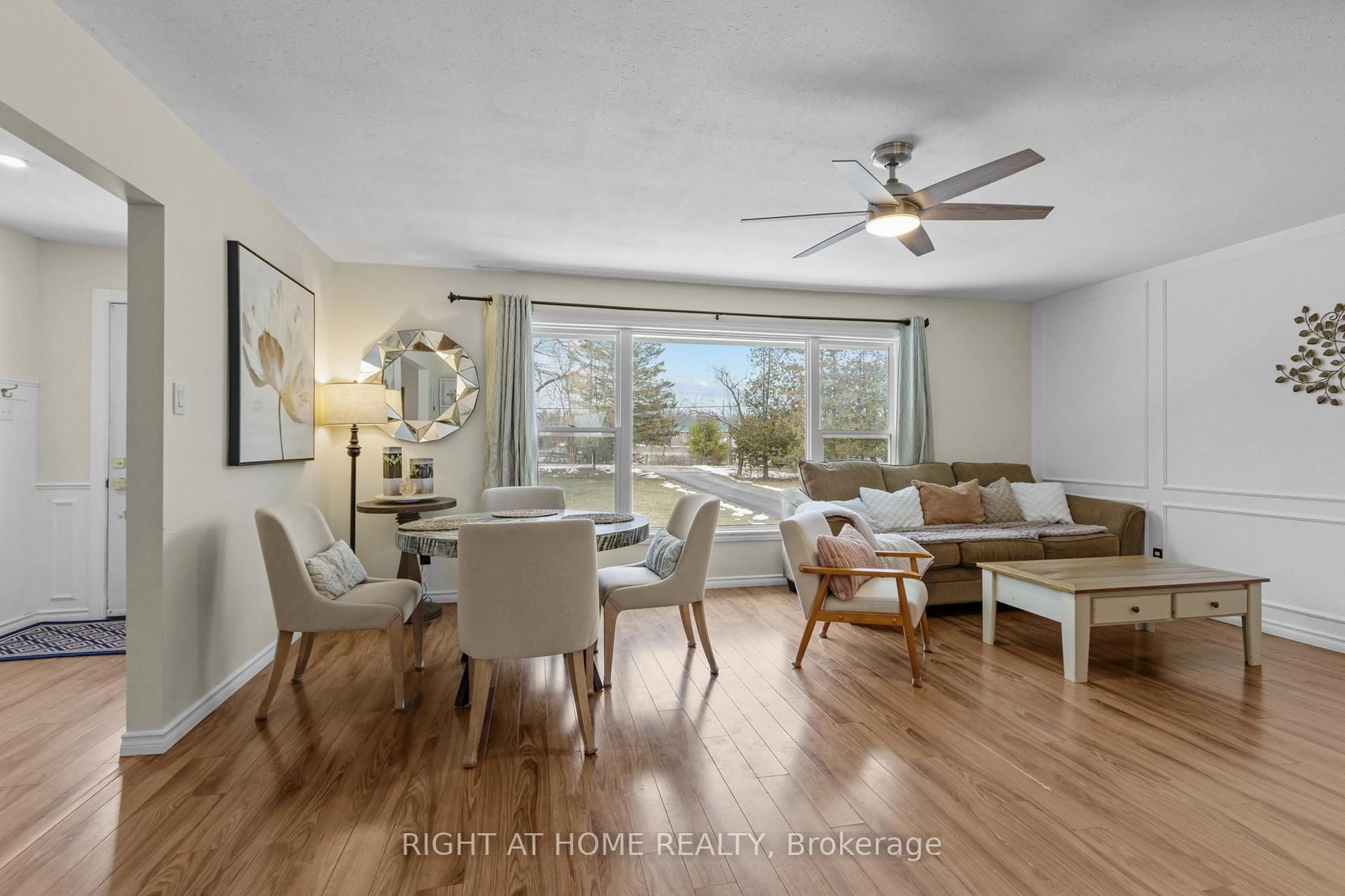 Living room with furniture, wood/laminate floor for 4088 HENDERSON Rd, Harrowsmith Ontario K0H 1V0