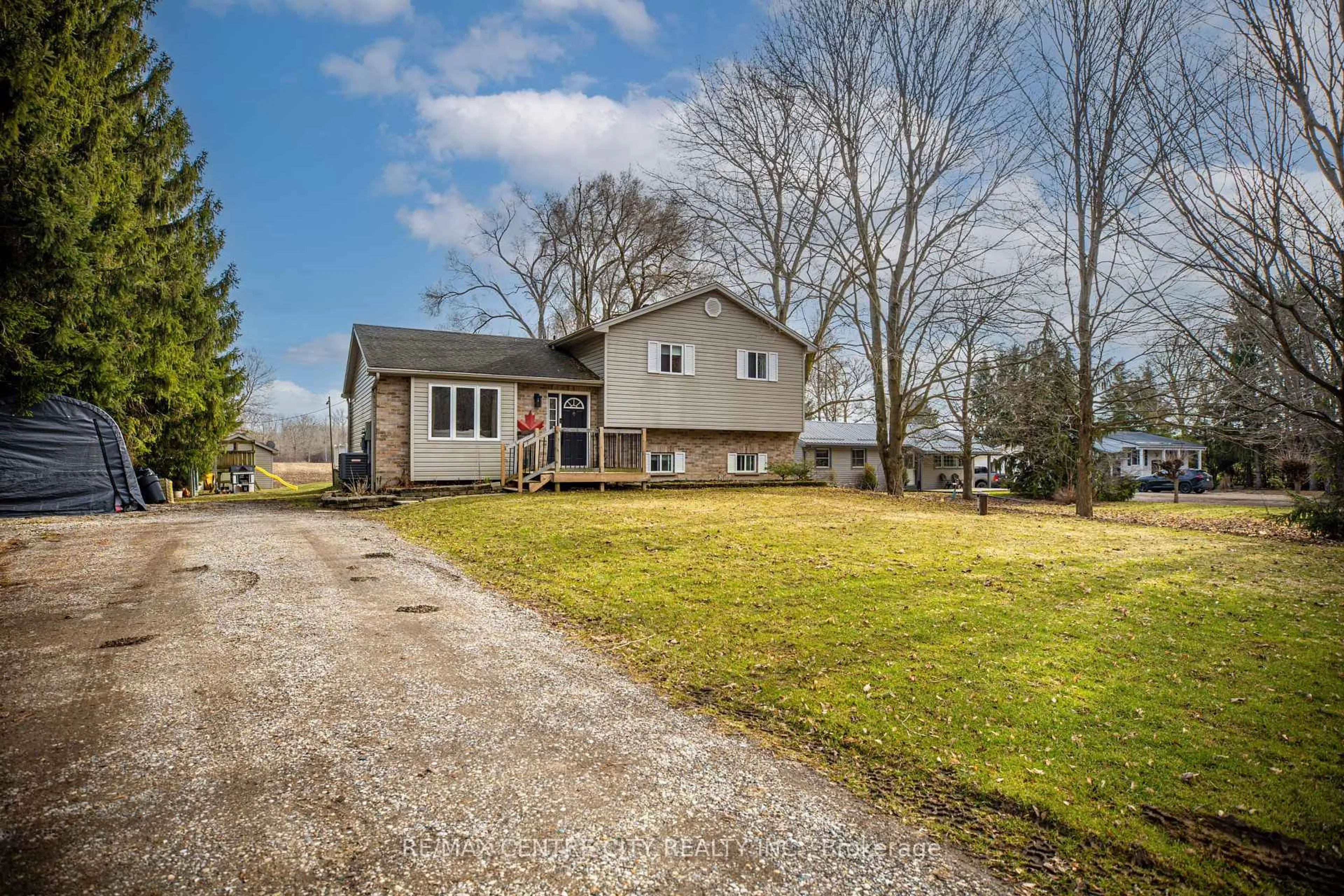 A pic from outside/outdoor area/front of a property/back of a property/a pic from drone, unknown for 2623 Avon Dr, Malahide Ontario N0L 1B0