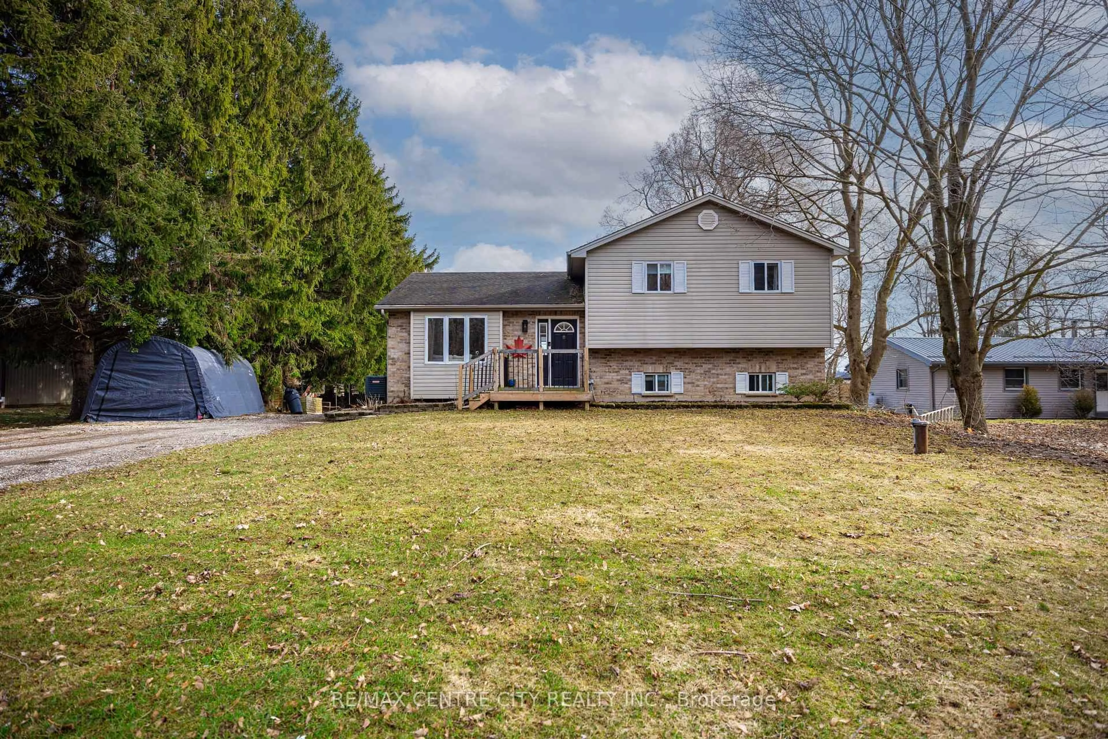 A pic from outside/outdoor area/front of a property/back of a property/a pic from drone, street for 2623 Avon Dr, Malahide Ontario N0L 1B0