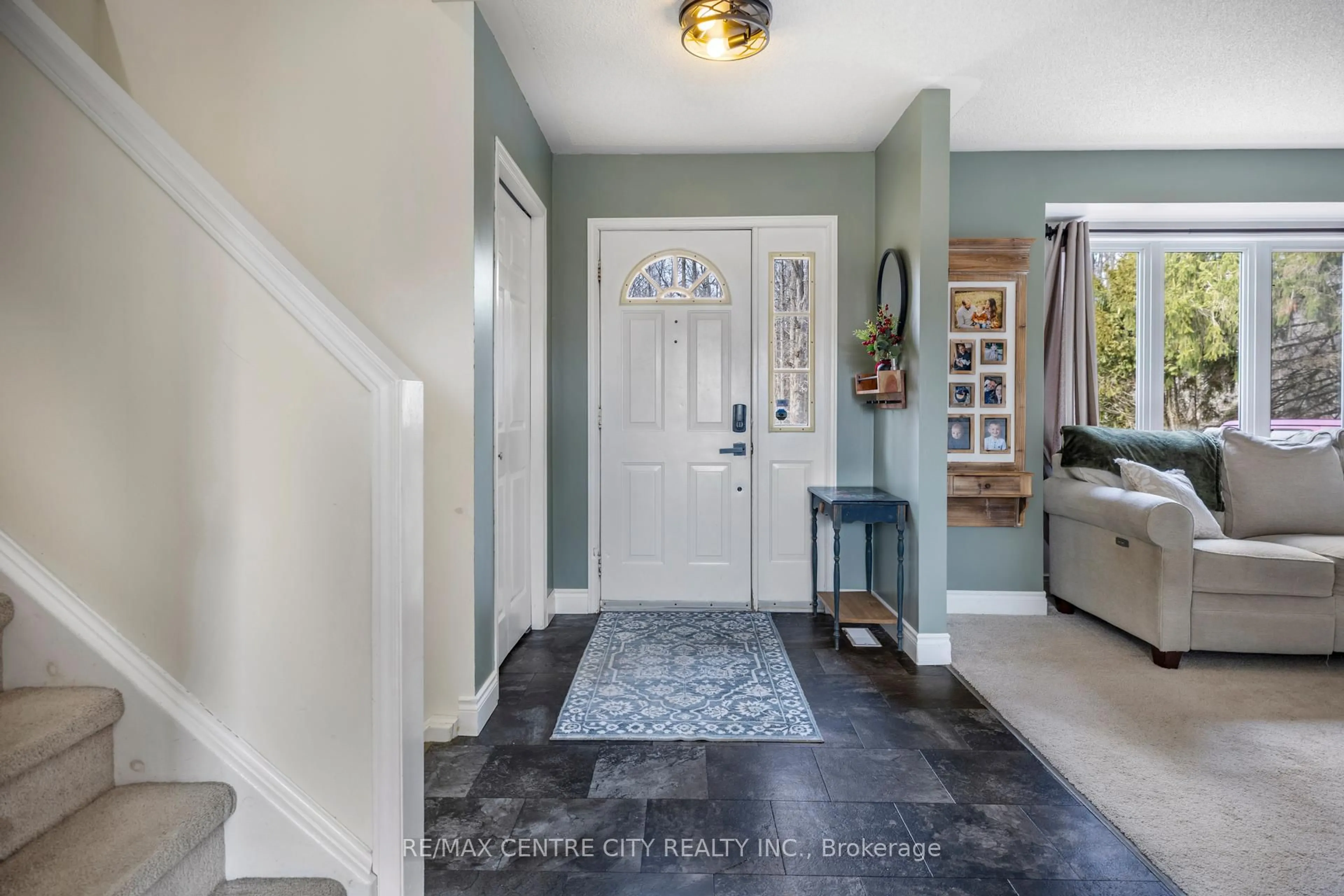 Indoor entryway for 2623 Avon Dr, Malahide Ontario N0L 1B0