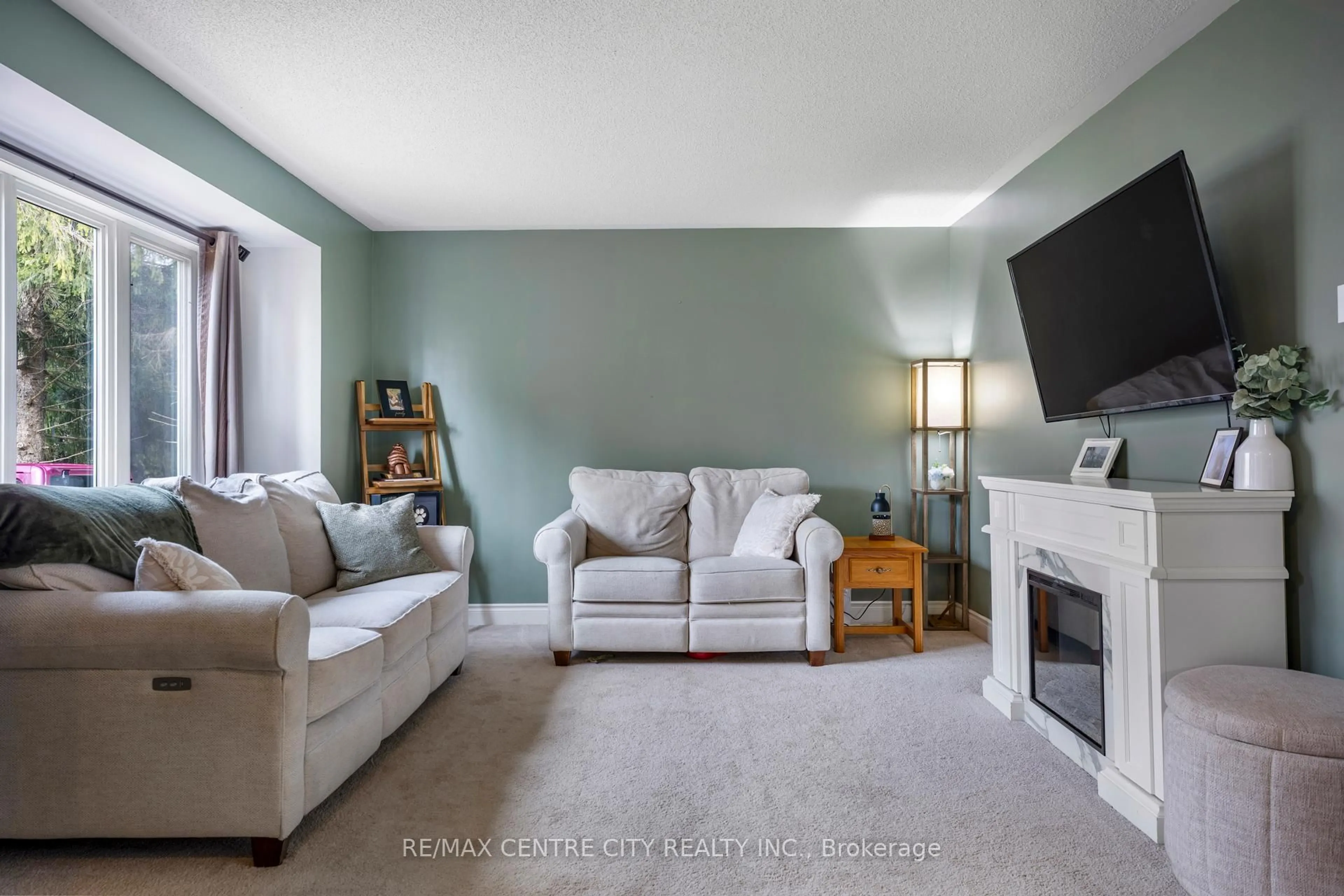 Living room with furniture, unknown for 2623 Avon Dr, Malahide Ontario N0L 1B0