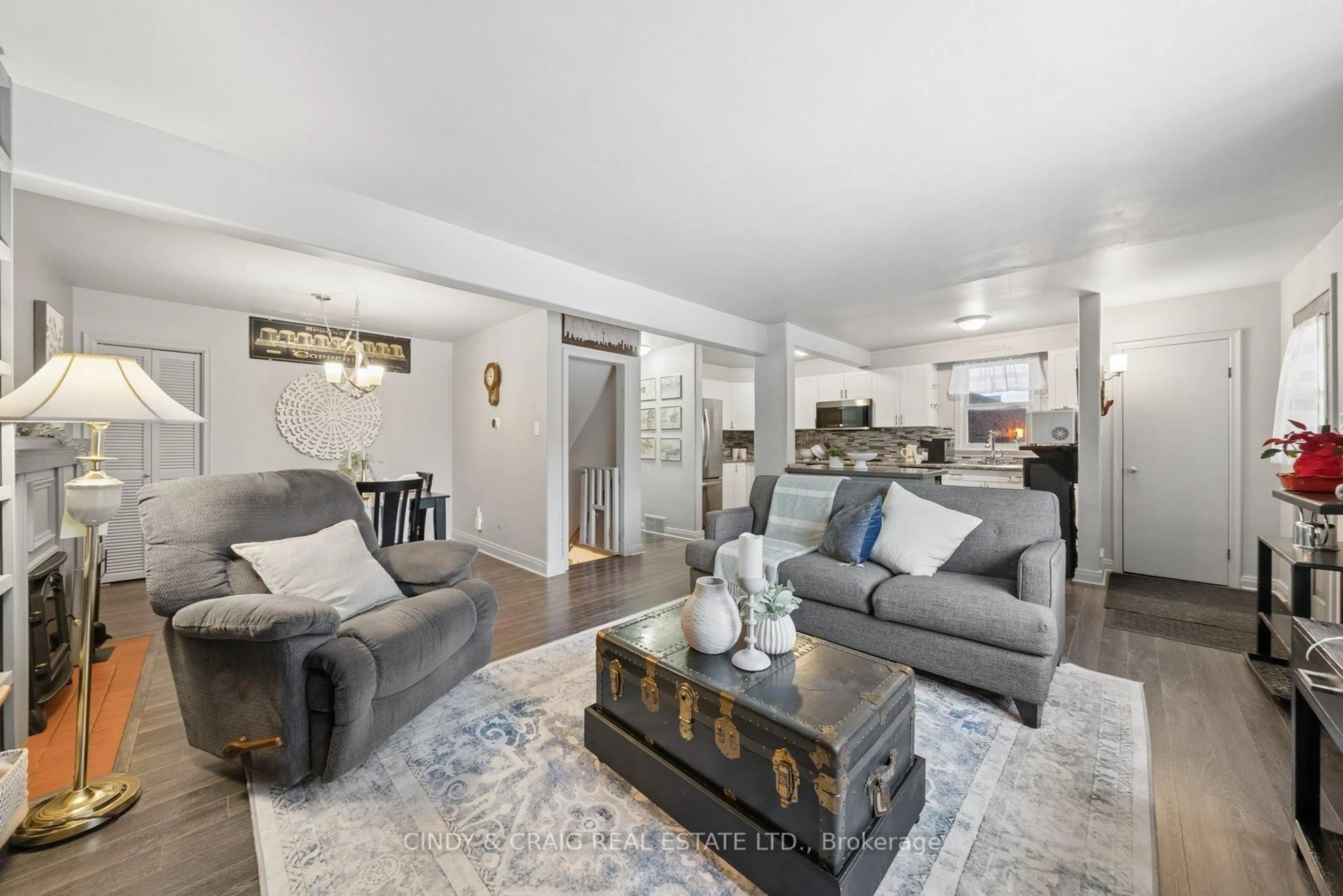 Living room with furniture, unknown for 4078 County 45 Rd, Hamilton Township Ontario K9A 4J9