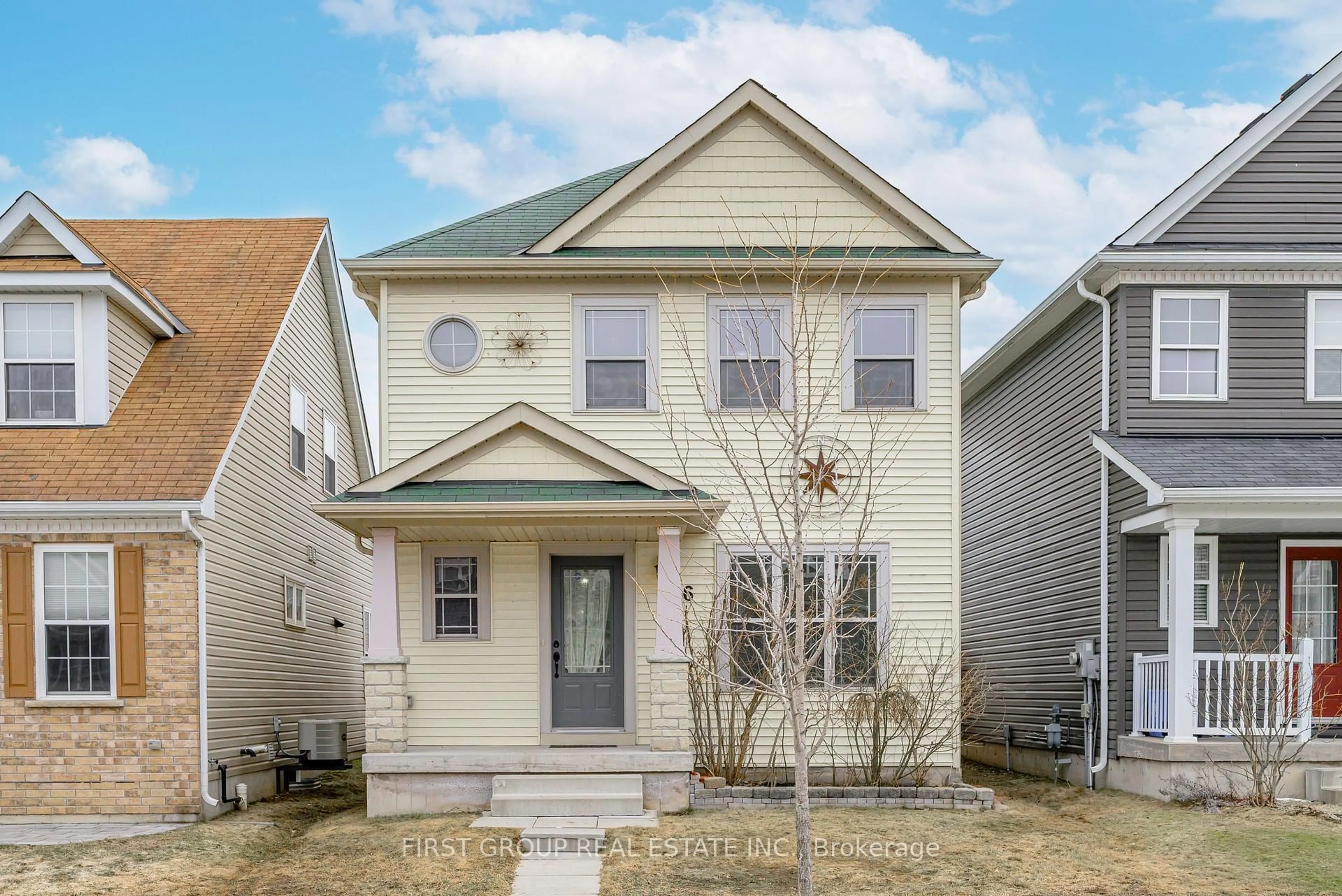 Home with vinyl exterior material, street for 936 Broadway Blvd, Peterborough Ontario K9H 0G8