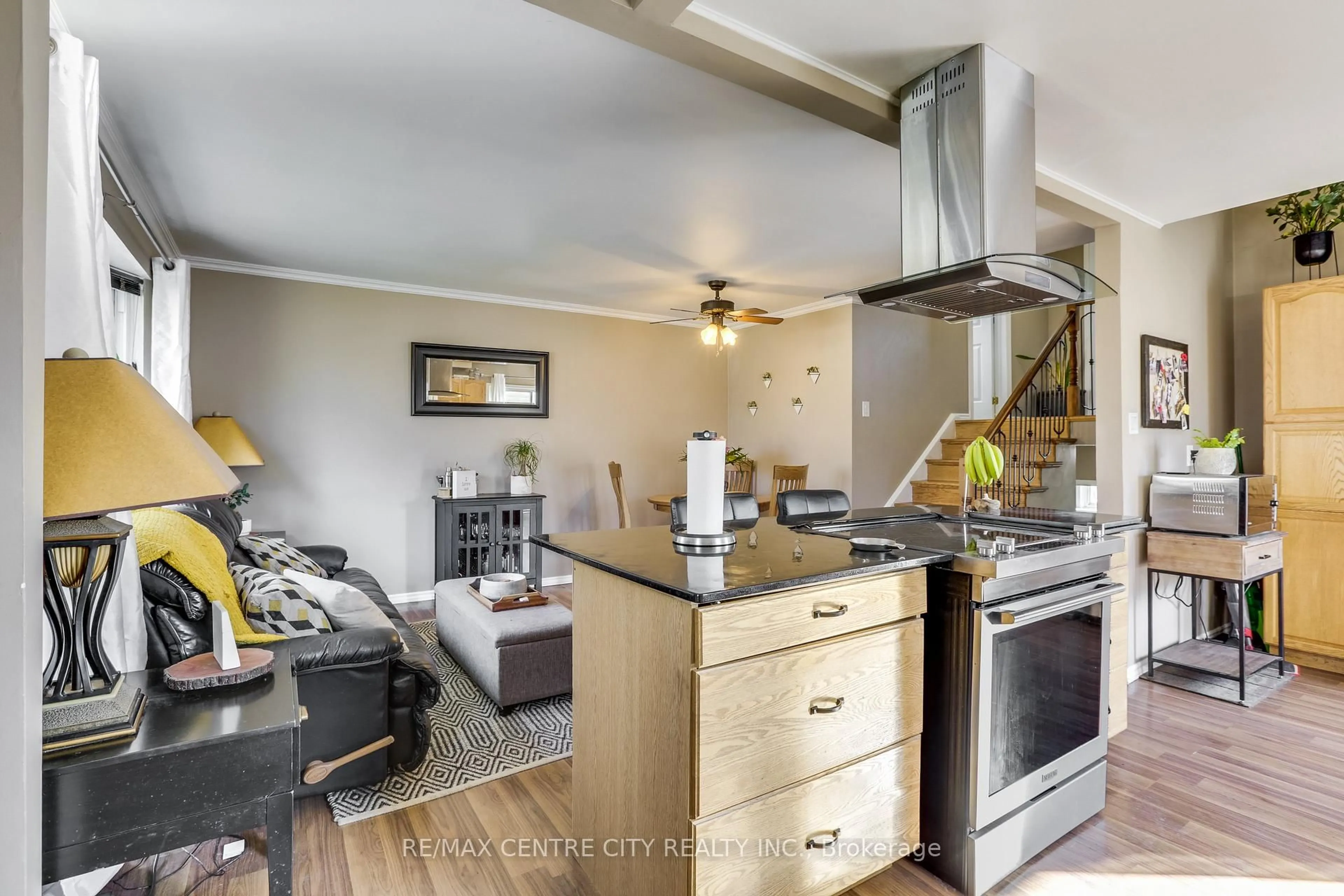 Open concept kitchen, wood/laminate floor for 1042 Jalna Blvd, London South Ontario N6E 2M1