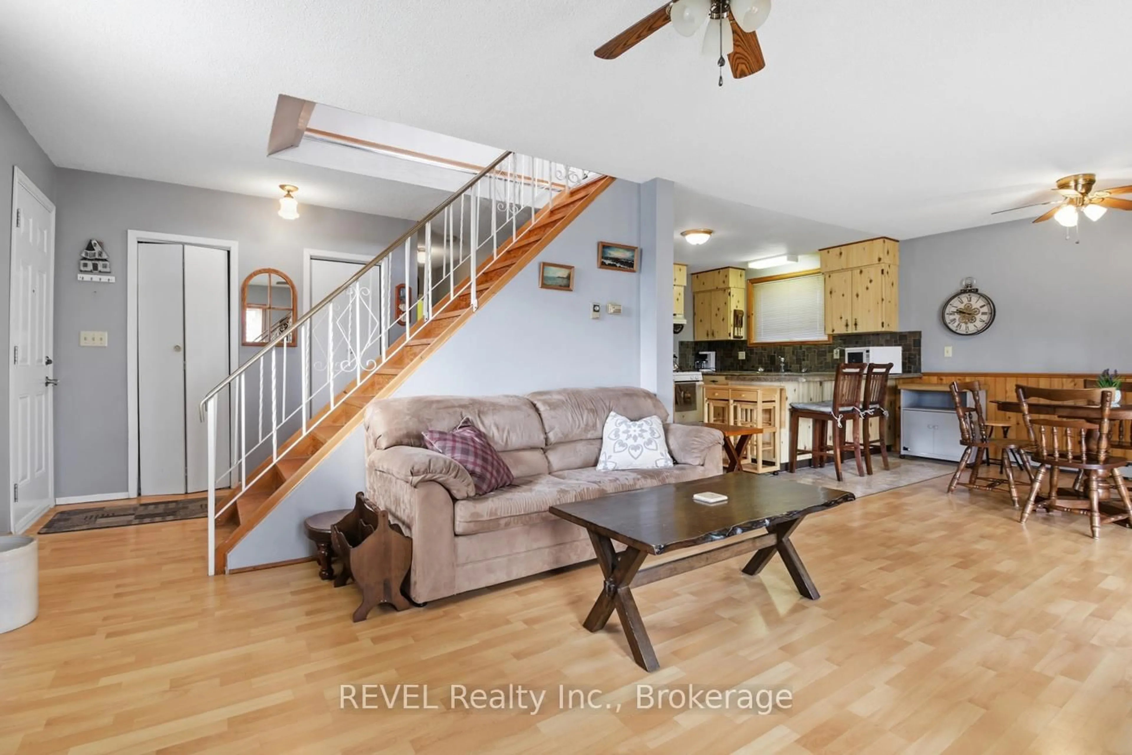 Living room with furniture, unknown for 2757 North Shore Drive Dr, Haldimand Ontario N0A 1K0