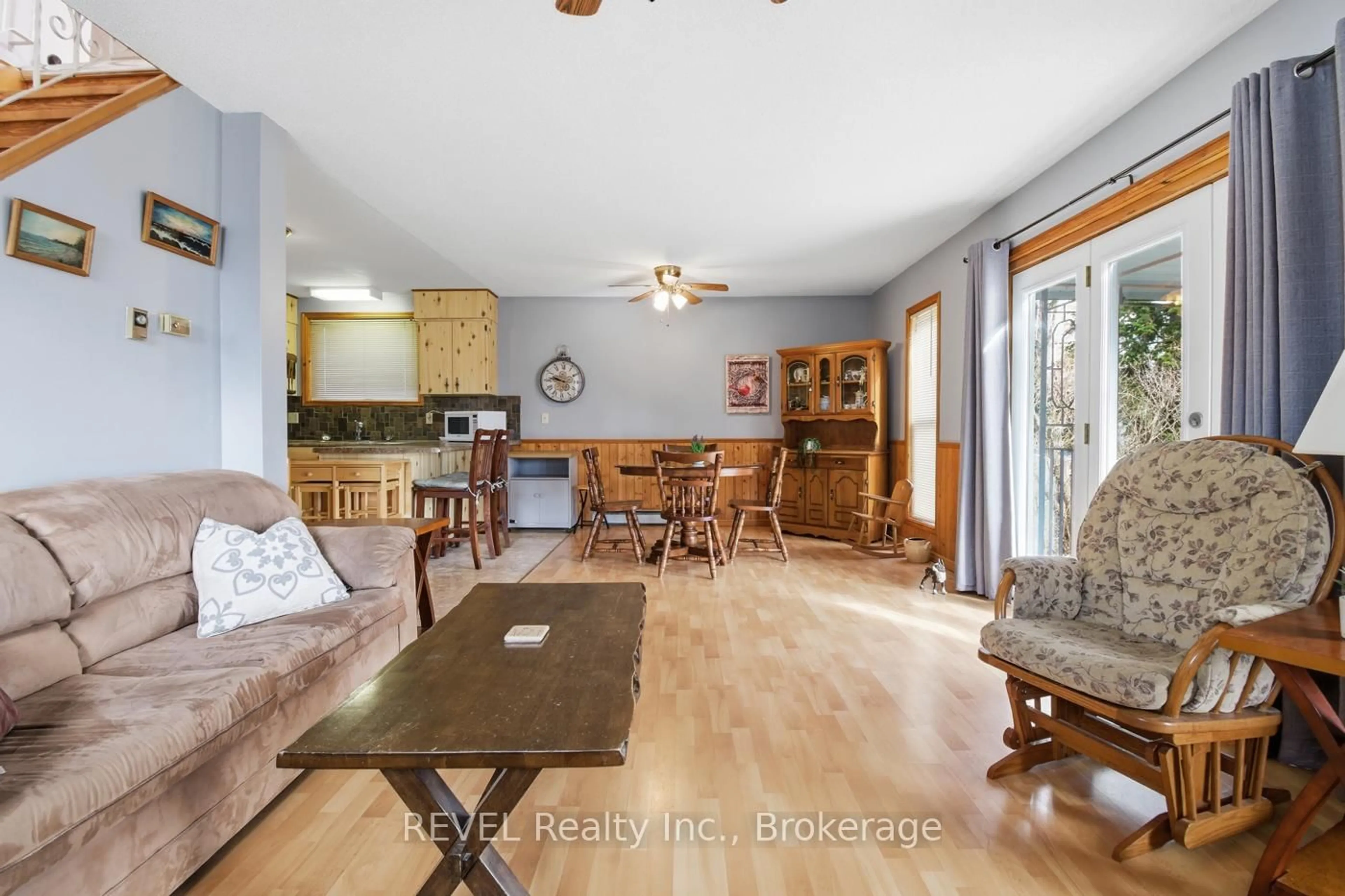 Living room with furniture, unknown for 2757 North Shore Drive Dr, Haldimand Ontario N0A 1K0