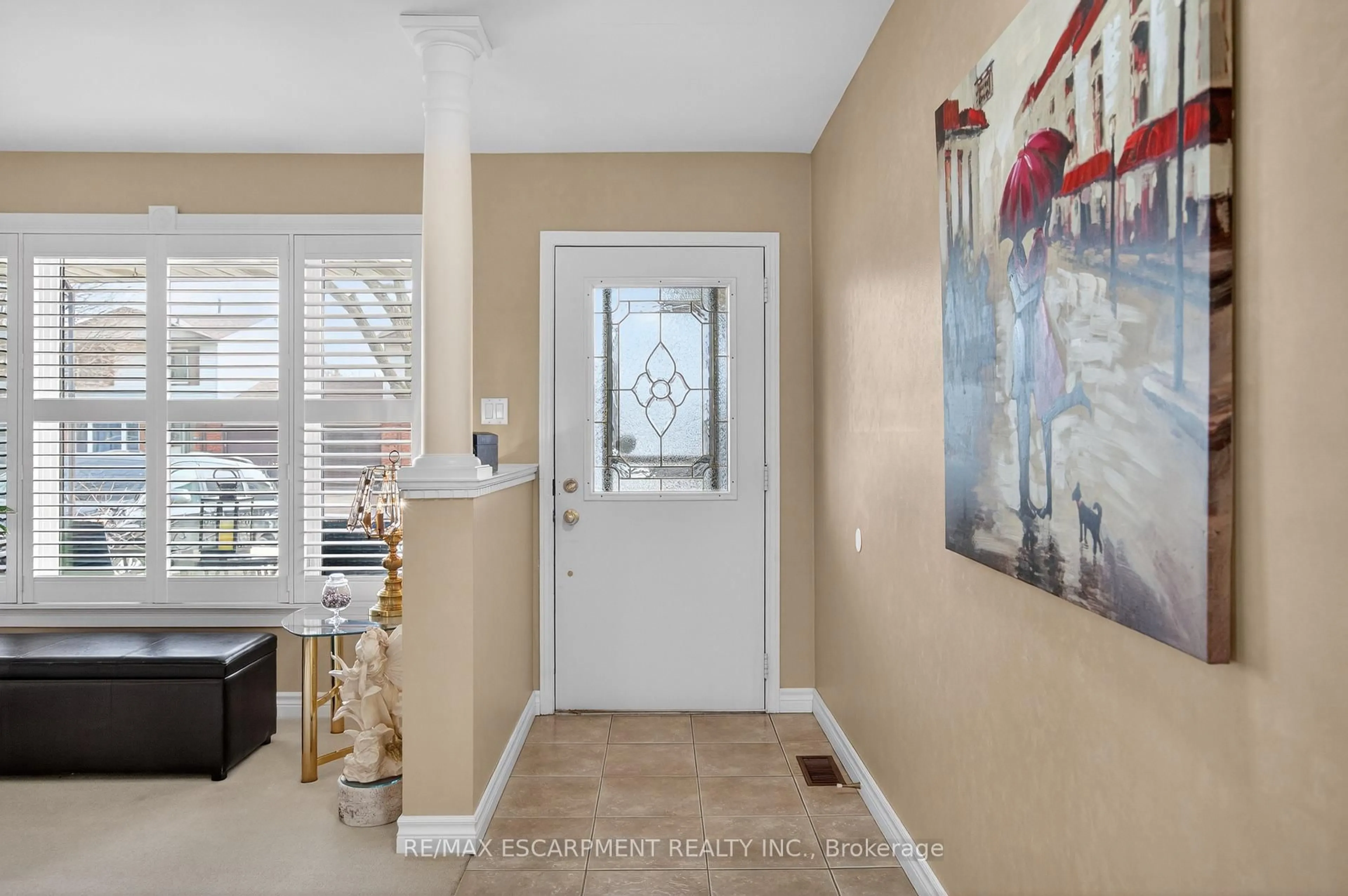 Indoor entryway for 30 Basin Cres, Hamilton Ontario L8T 4W8