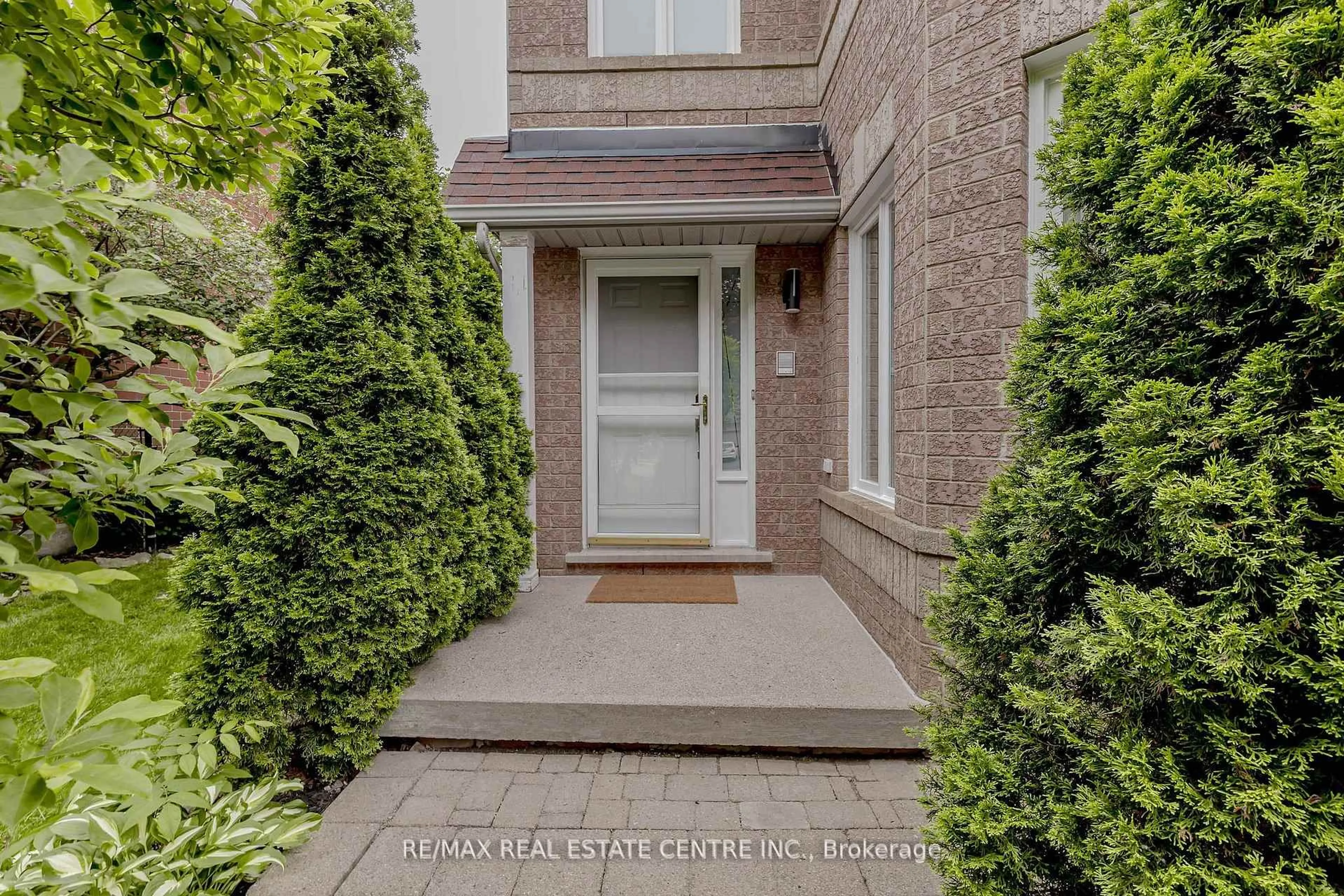 Unknown for 33 Strathroy Cres, Hamilton Ontario L8B 0K9