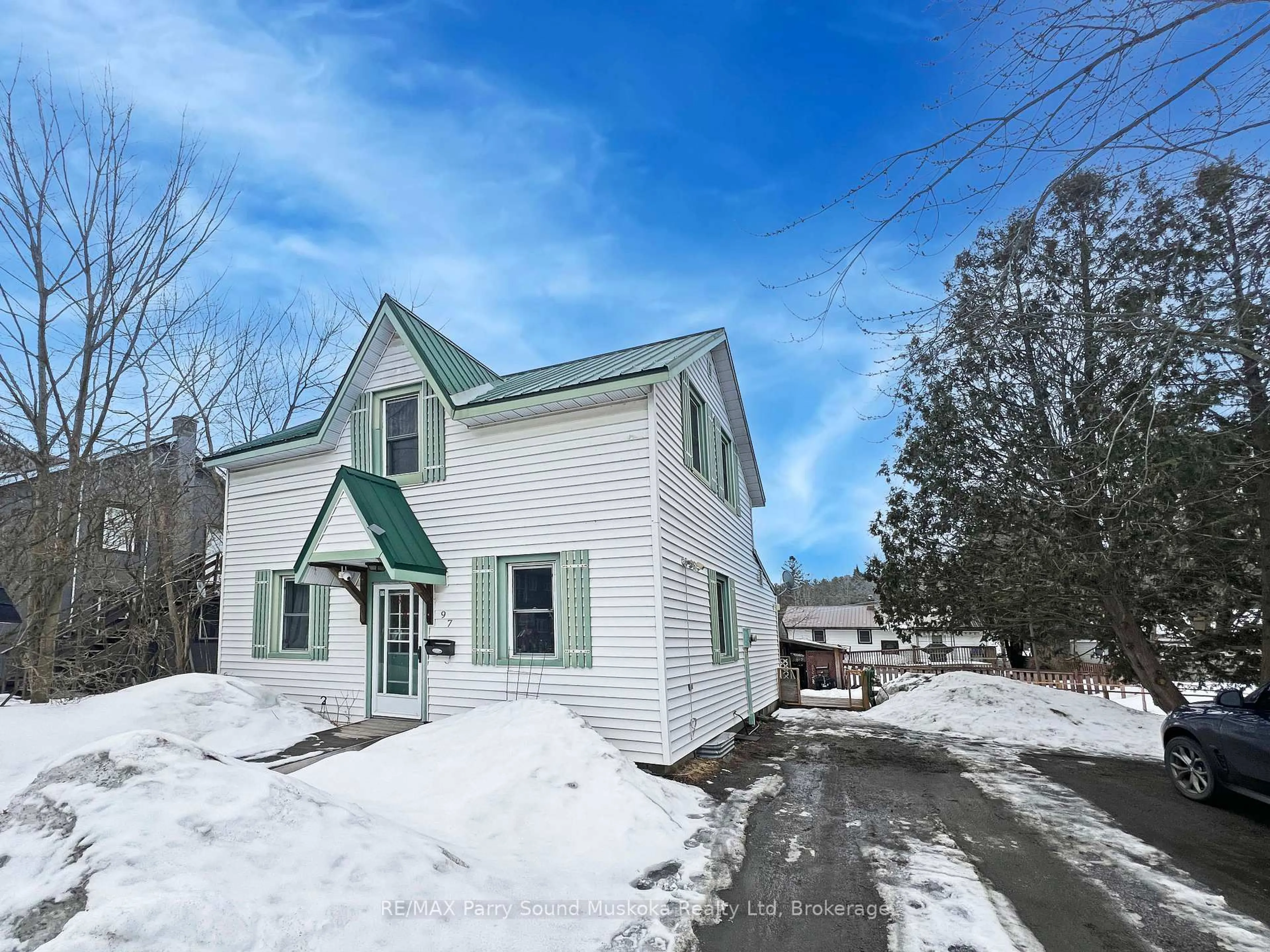A pic from outside/outdoor area/front of a property/back of a property/a pic from drone, street for 97 William St, Parry Sound Ontario P2A 1V5