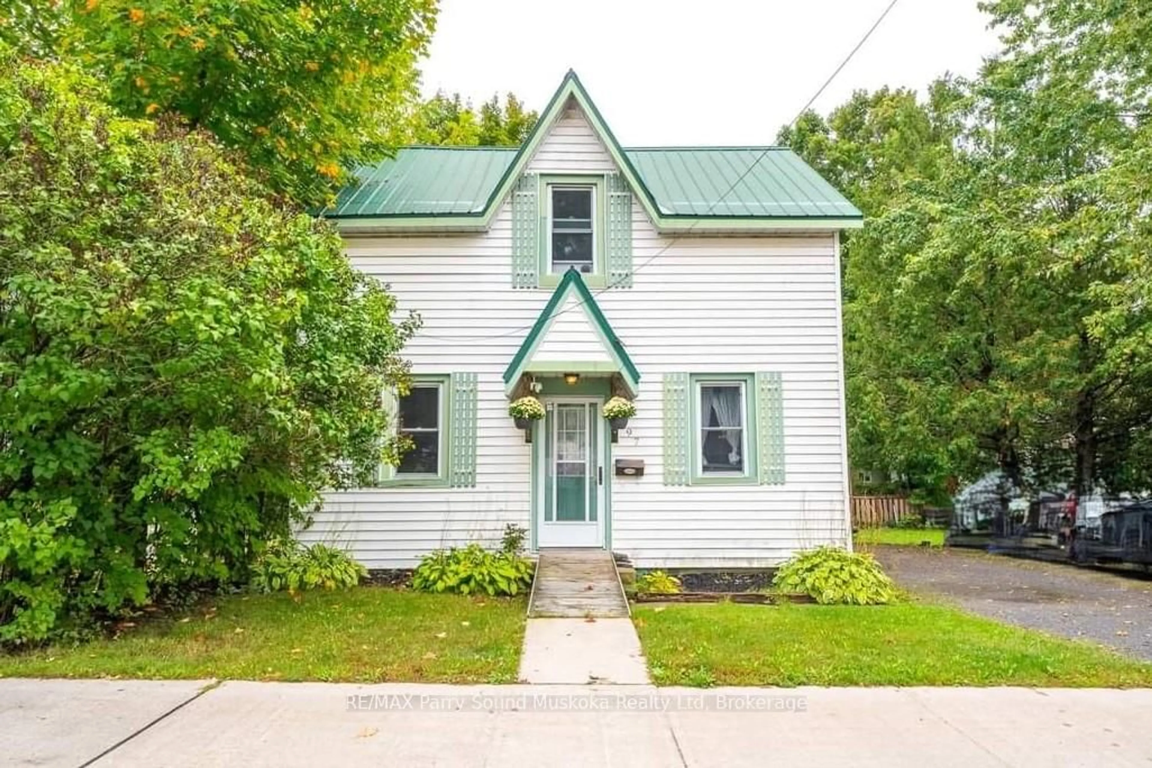 Unknown for 97 William St, Parry Sound Ontario P2A 1V5