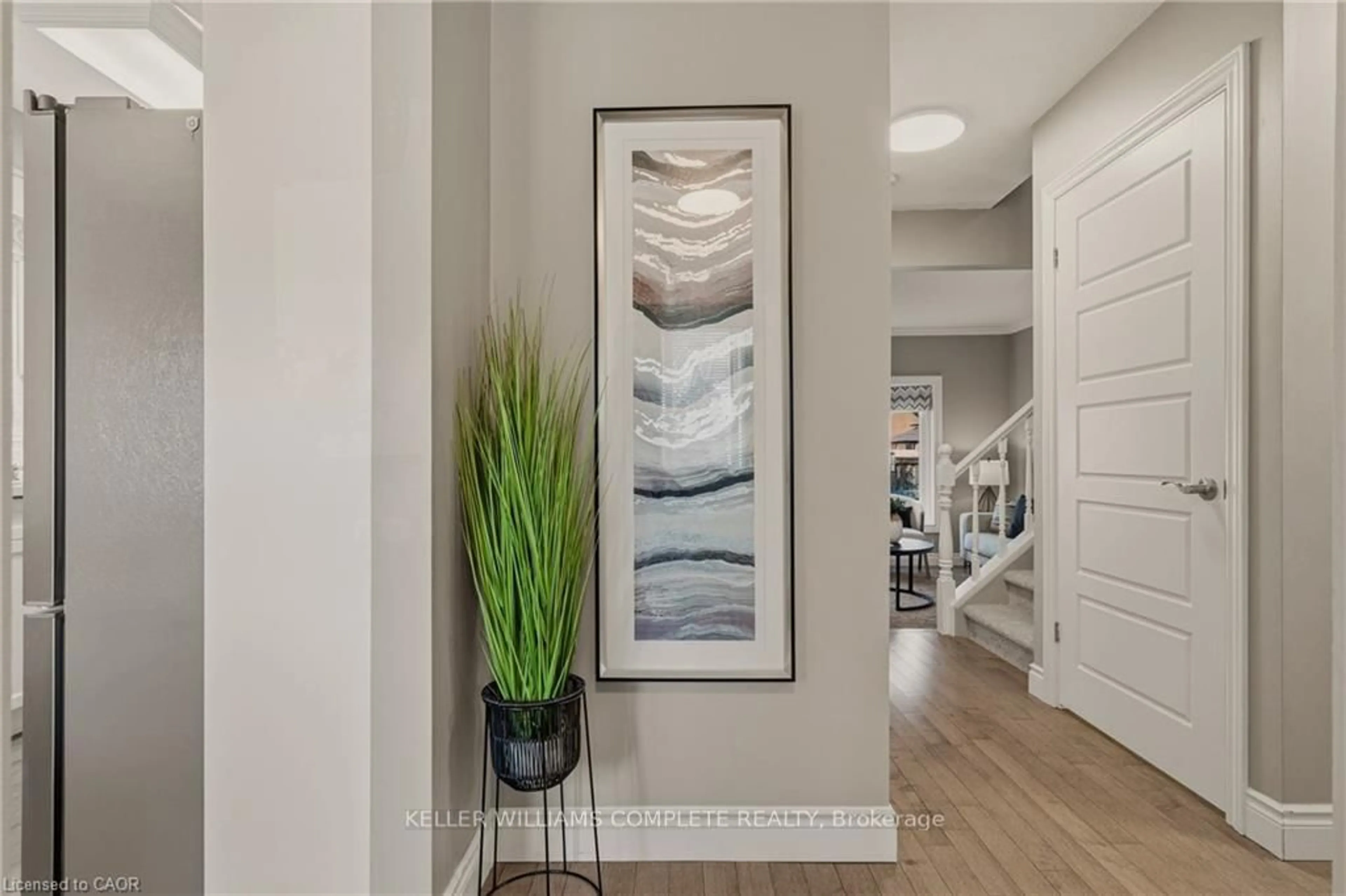 Indoor entryway for 357 REXFORD Dr, Hamilton Ontario L8W 1W1