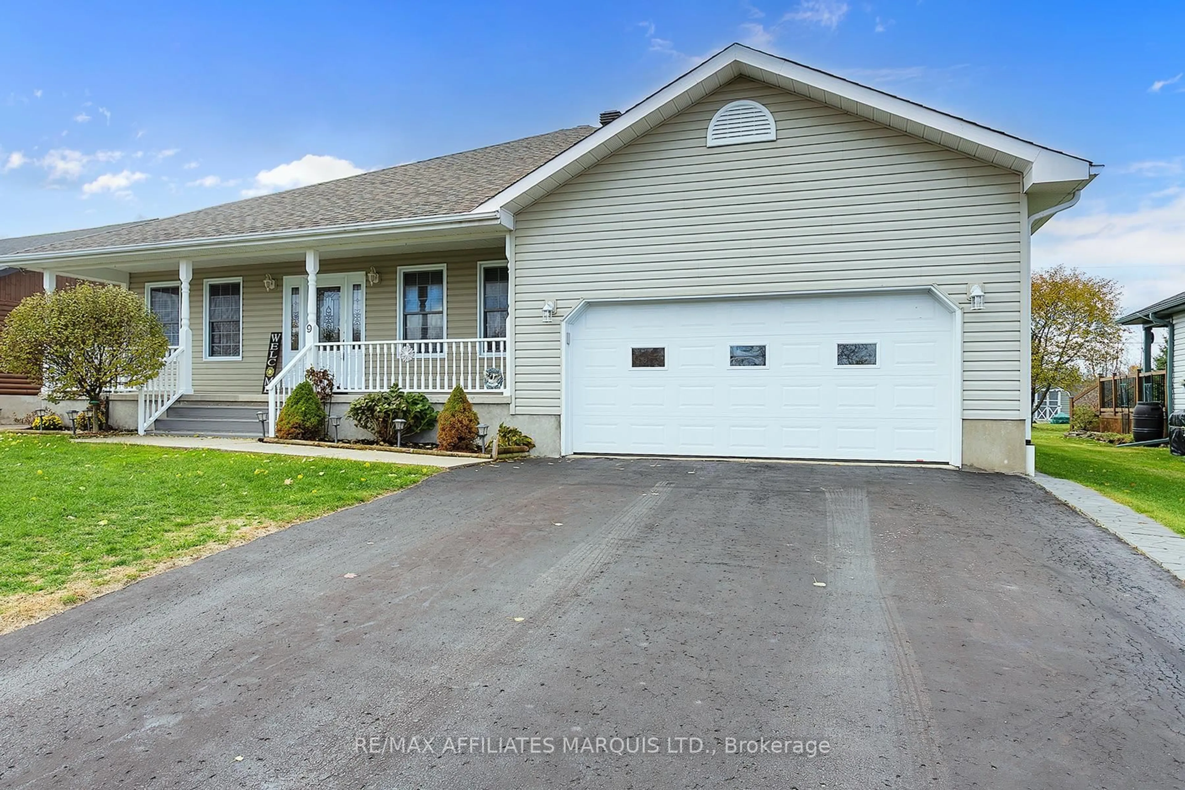 Home with vinyl exterior material, street for 9 Grove St, South Dundas Ontario K0E 1K0