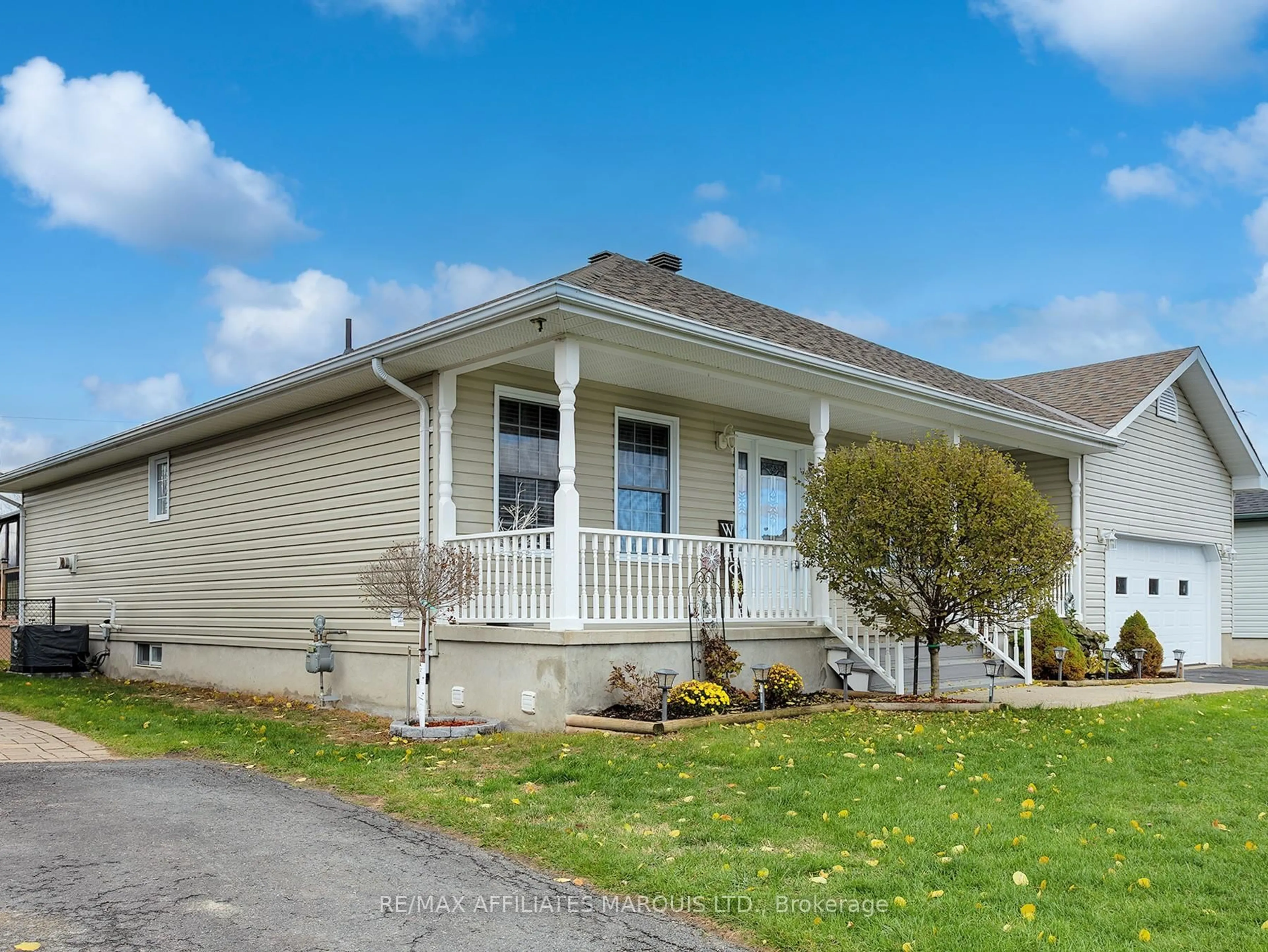 Home with vinyl exterior material, street for 9 Grove St, South Dundas Ontario K0E 1K0