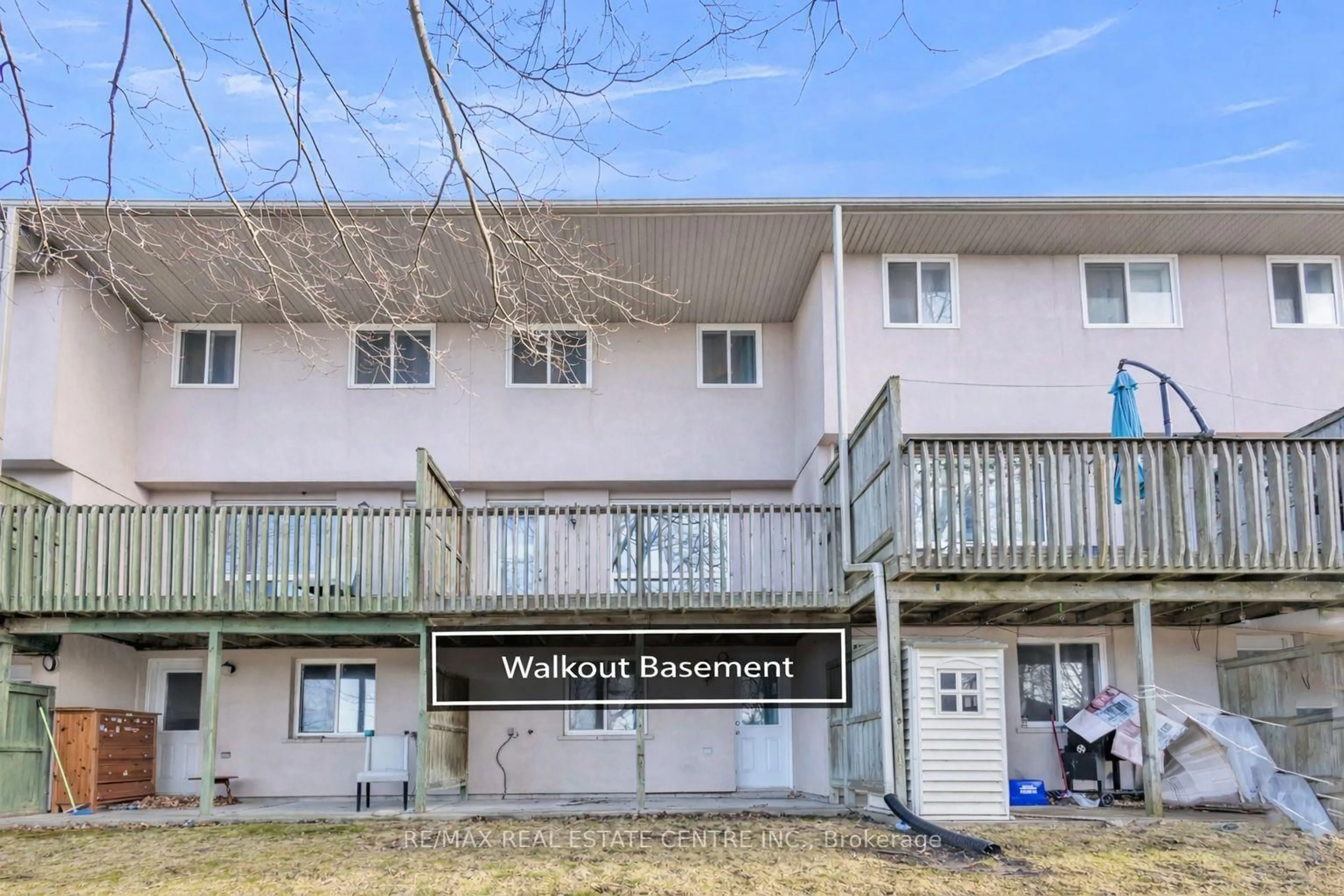 A pic from outside/outdoor area/front of a property/back of a property/a pic from drone, building for 43 Blandford St #4, Woodstock Ontario N4S 7H7