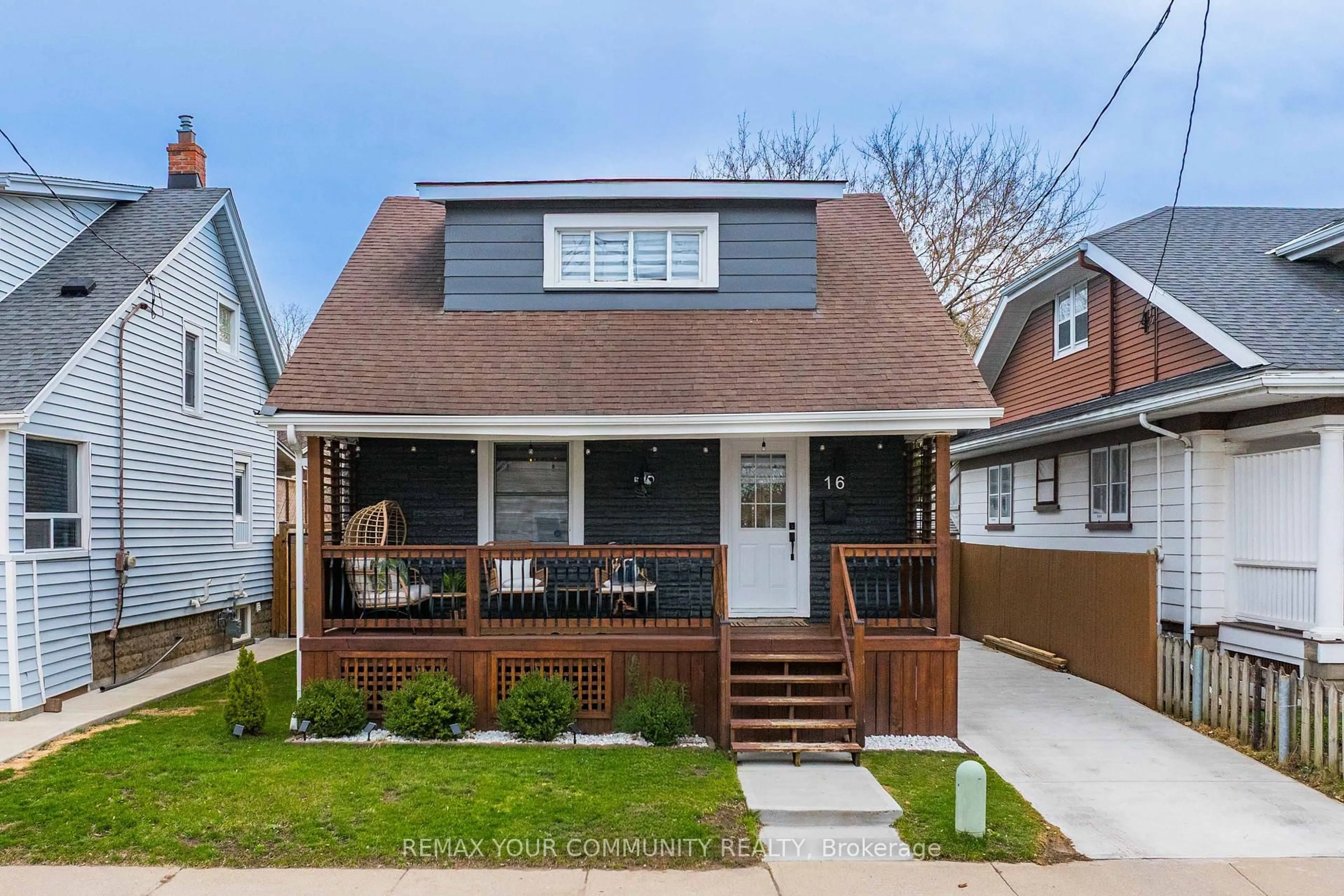 Home with vinyl exterior material, street for 16 Marquis St, St. Catharines Ontario L2R 4Y6