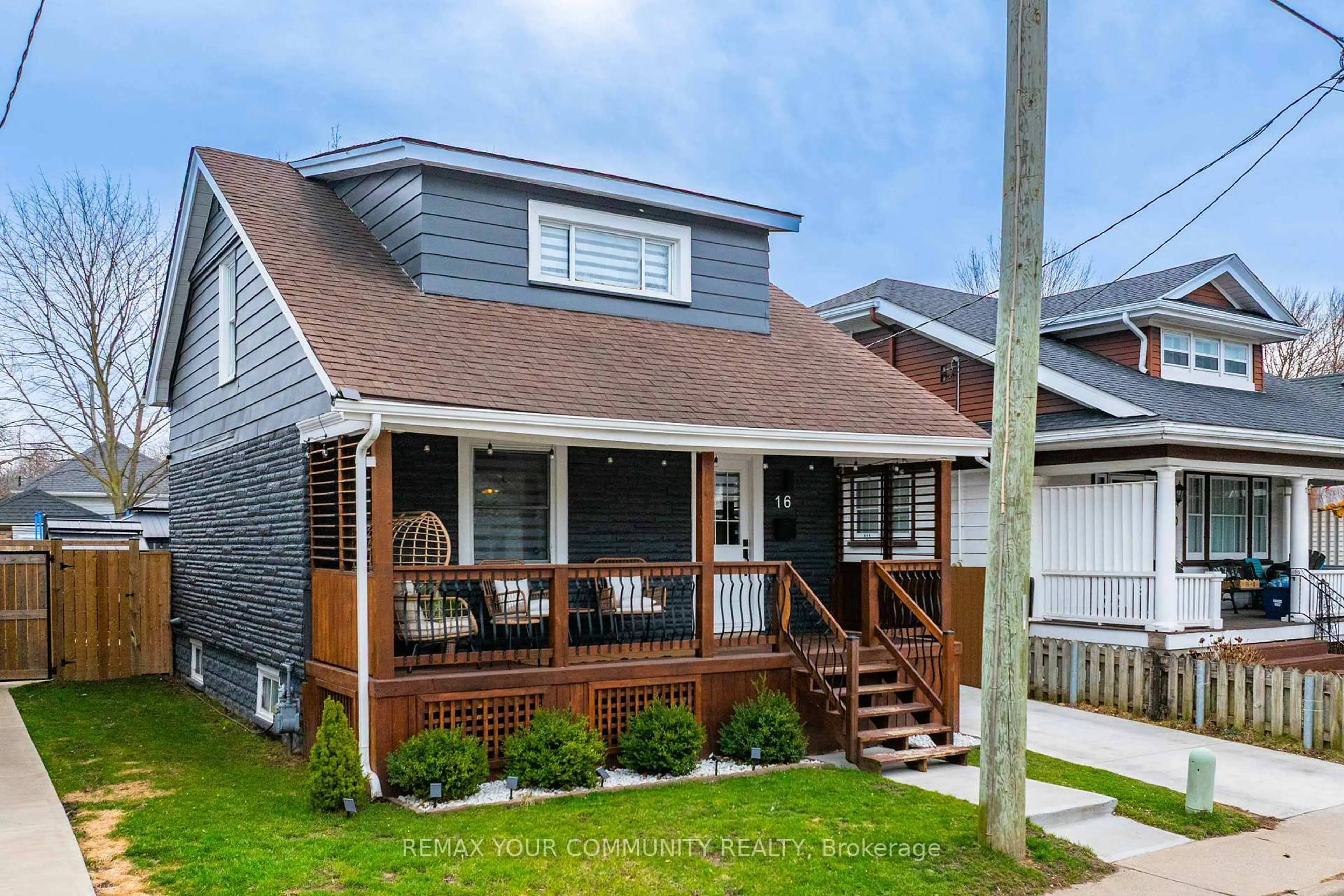 Home with vinyl exterior material, street for 16 Marquis St, St. Catharines Ontario L2R 4Y6