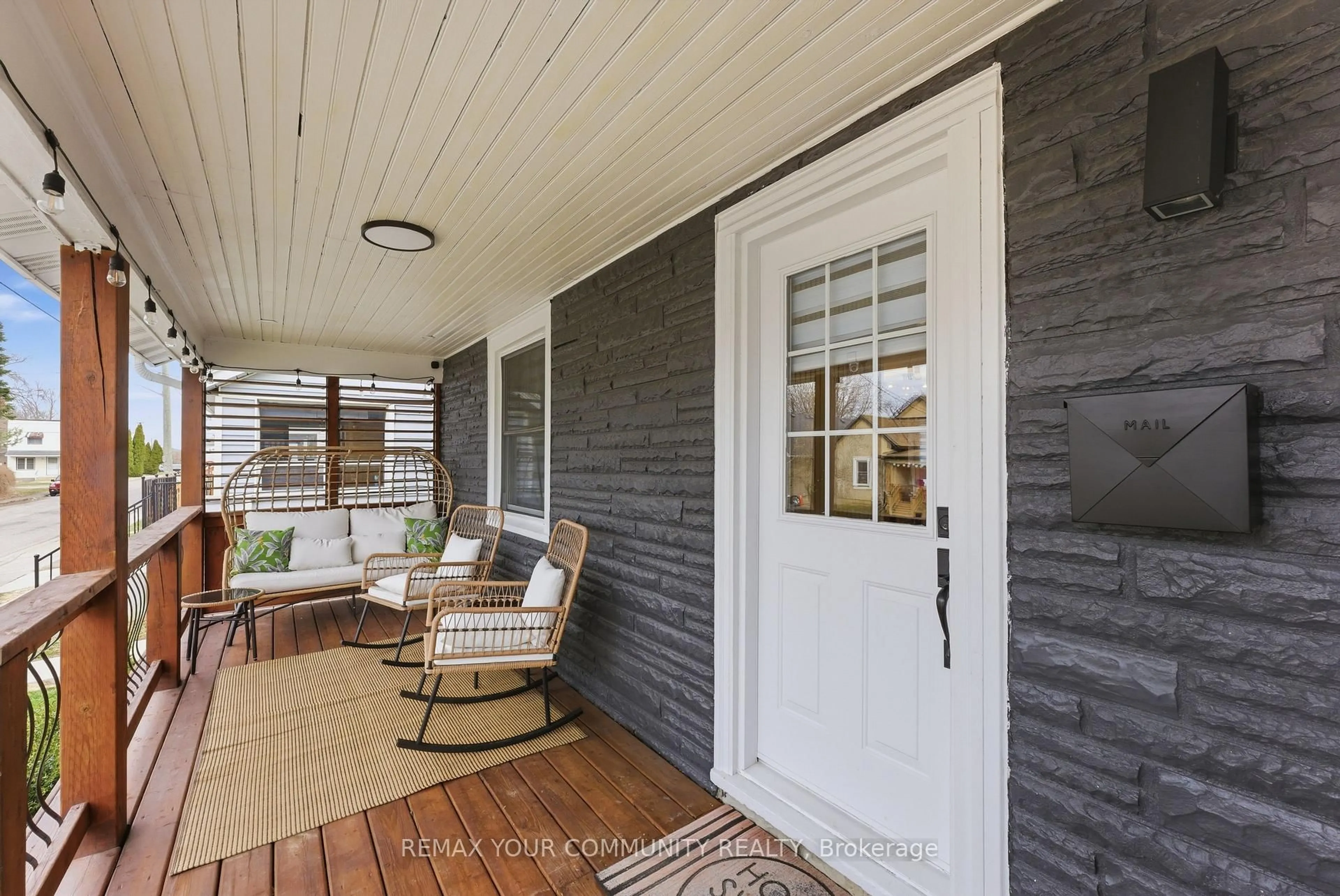 Unknown for 16 Marquis St, St. Catharines Ontario L2R 4Y6