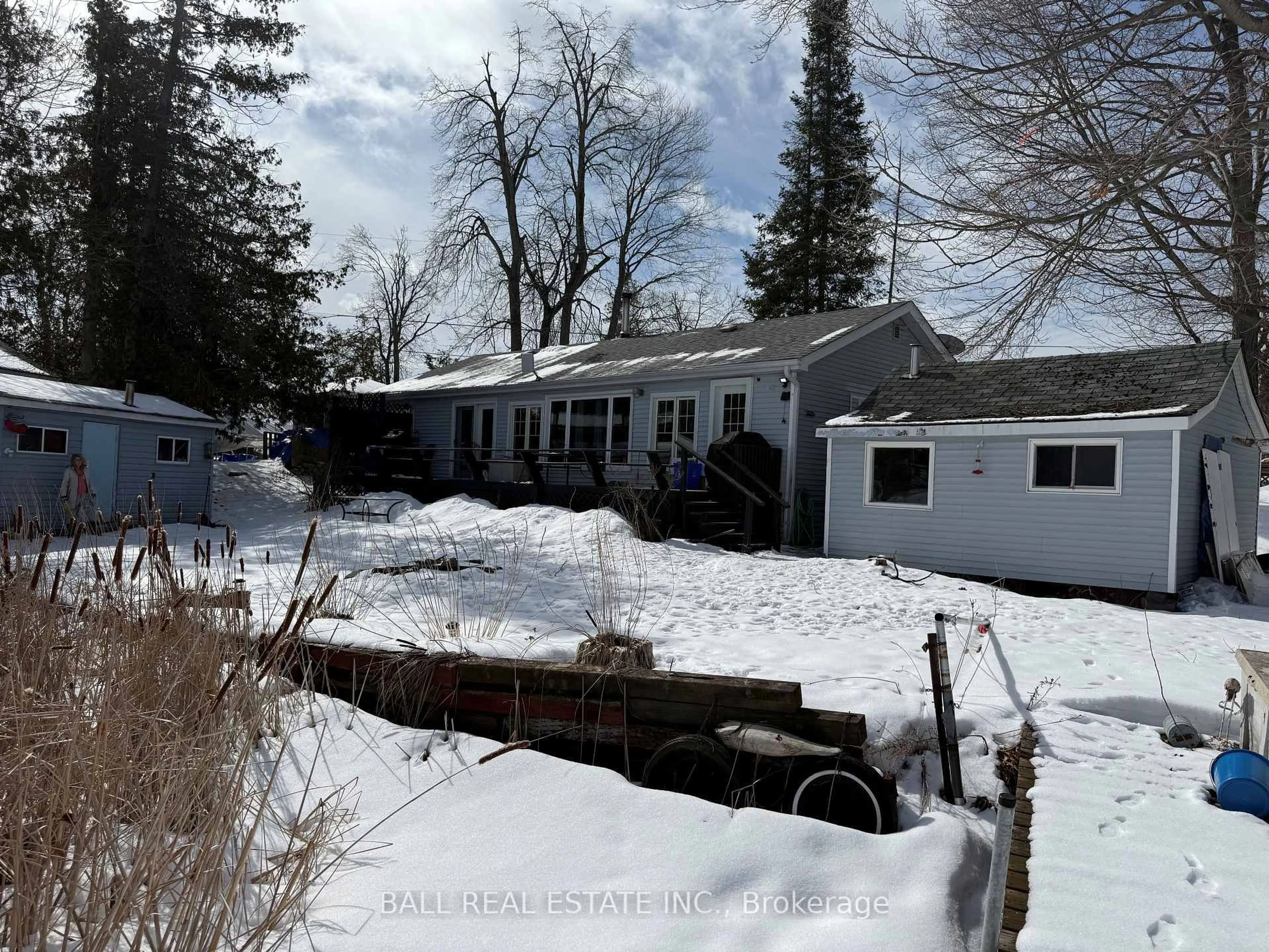 A pic from outside/outdoor area/front of a property/back of a property/a pic from drone, street for 175 Rollies Point Rd, Curve Lake First Nation 35 Ontario K0L 1R0