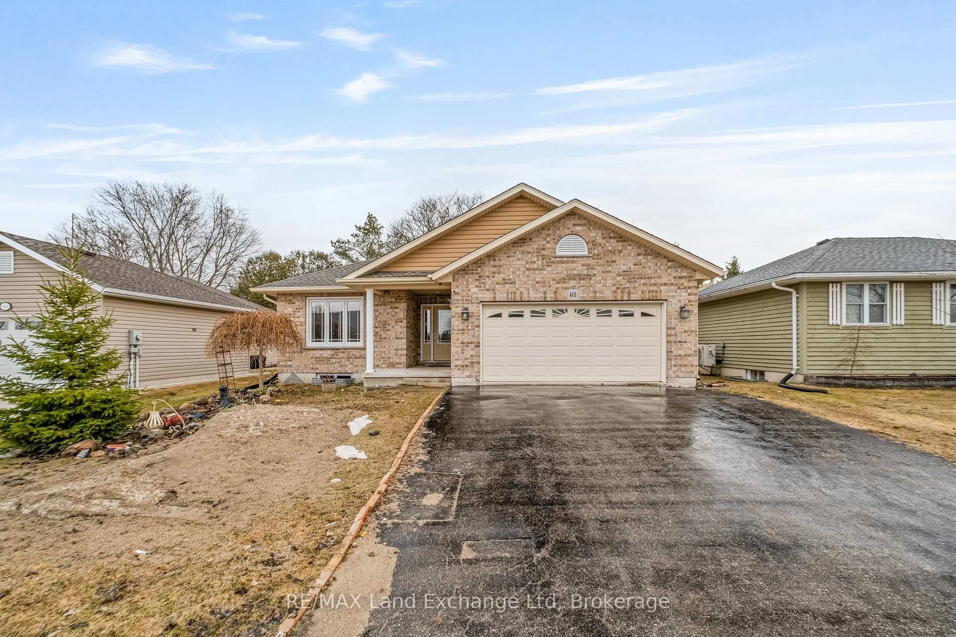 Home with brick exterior material, street for 401 Carling Terr, North Huron Ontario N0G 2W0