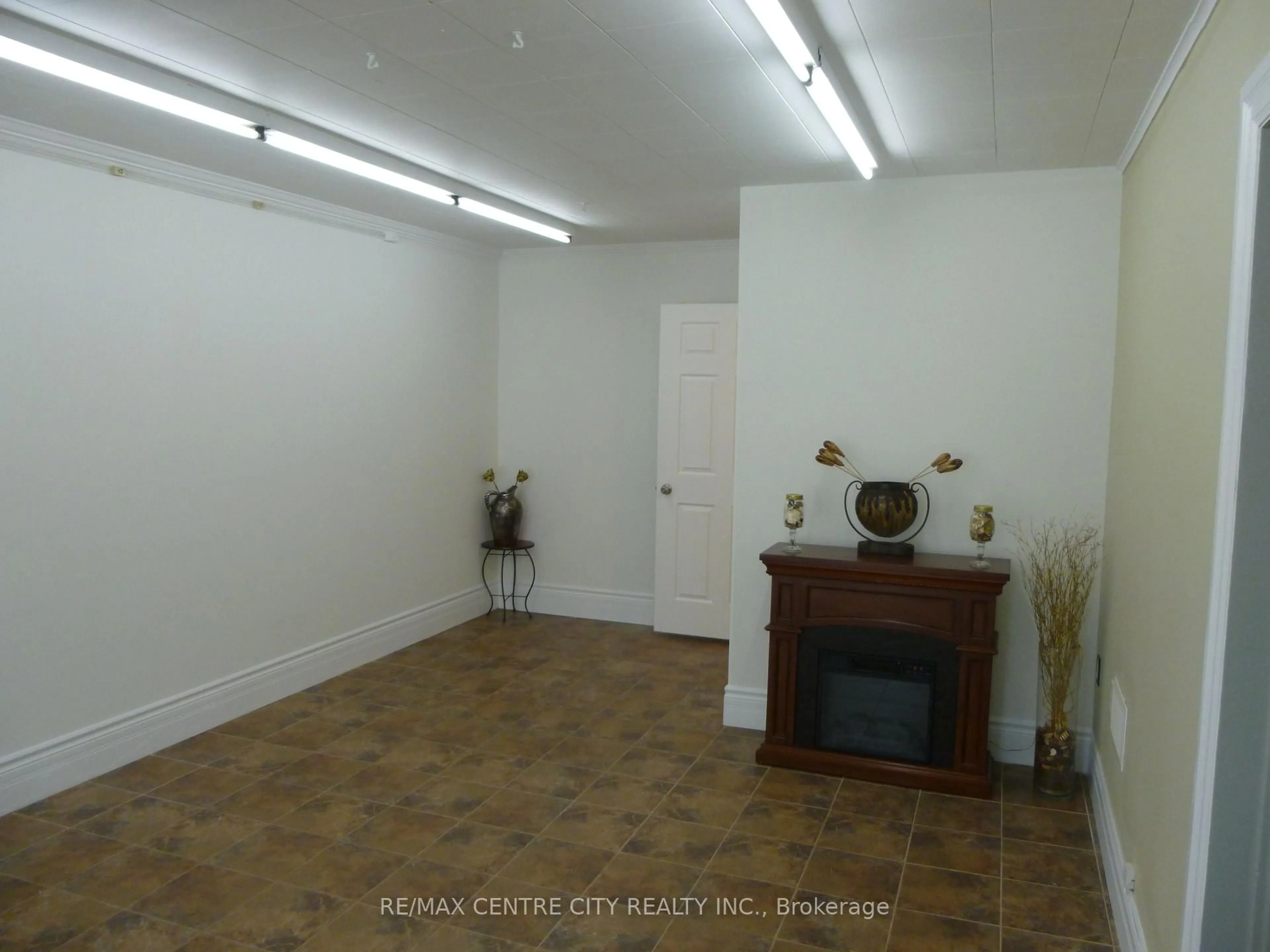 A pic of a room for 2349 Main St, London South Ontario N6P 1A7
