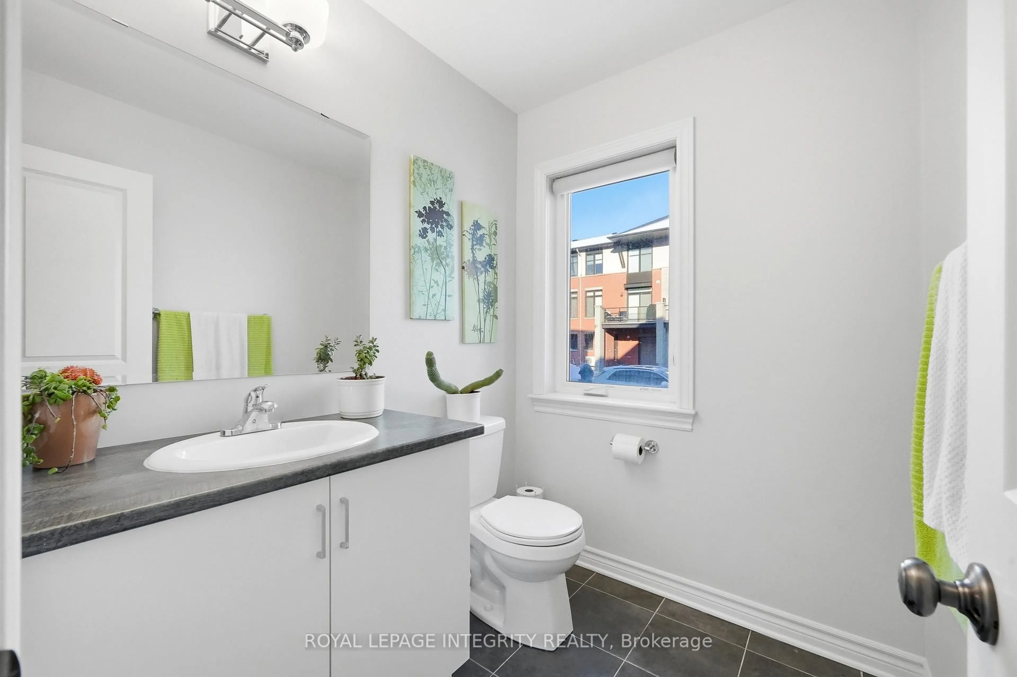 Standard bathroom, ceramic/tile floor for 520 Stadacone Row, Ottawa Ontario K4A 1J8