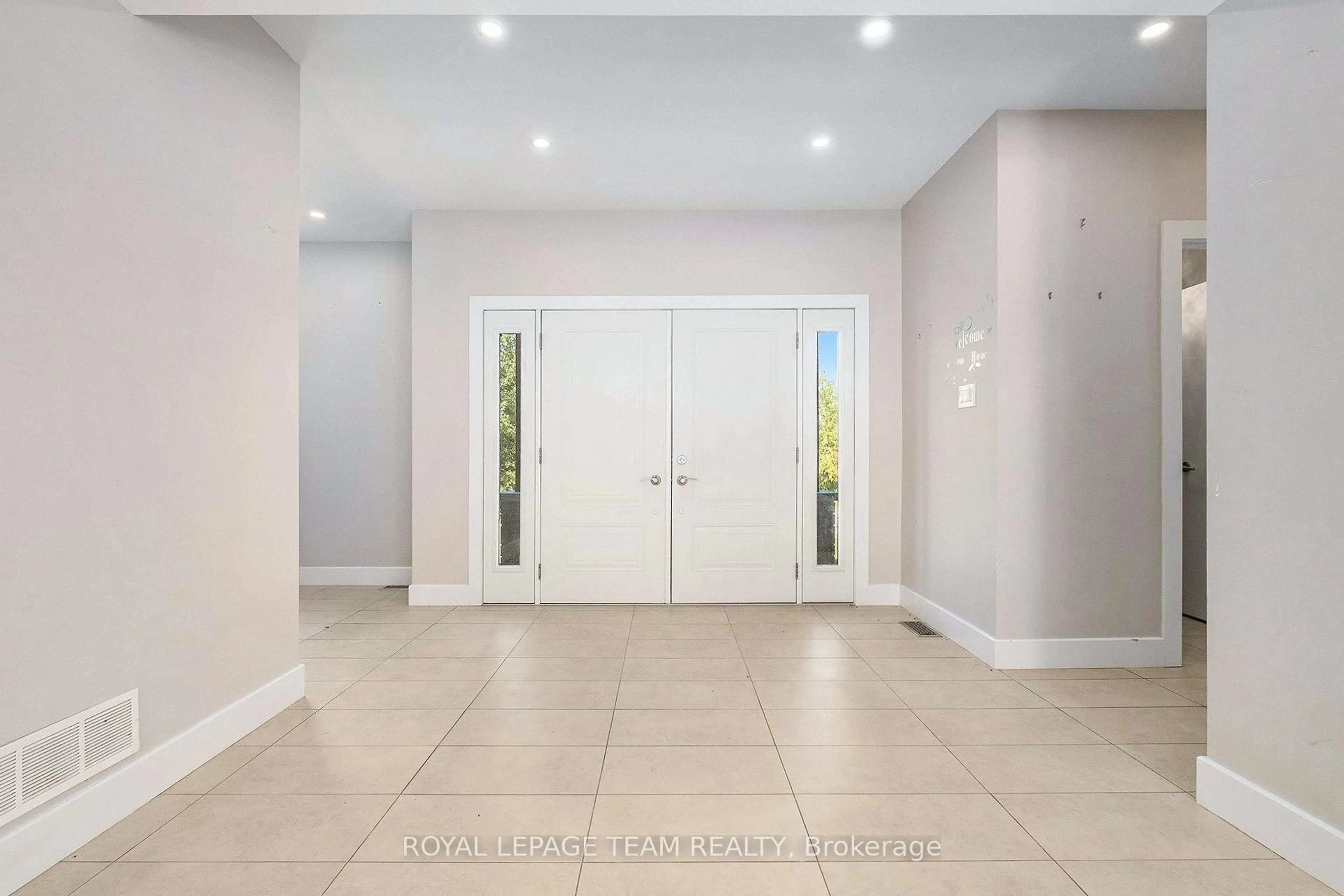 Indoor entryway for 896 Corktown Rd, Merrickville-Wolford Ontario K0G 1N0