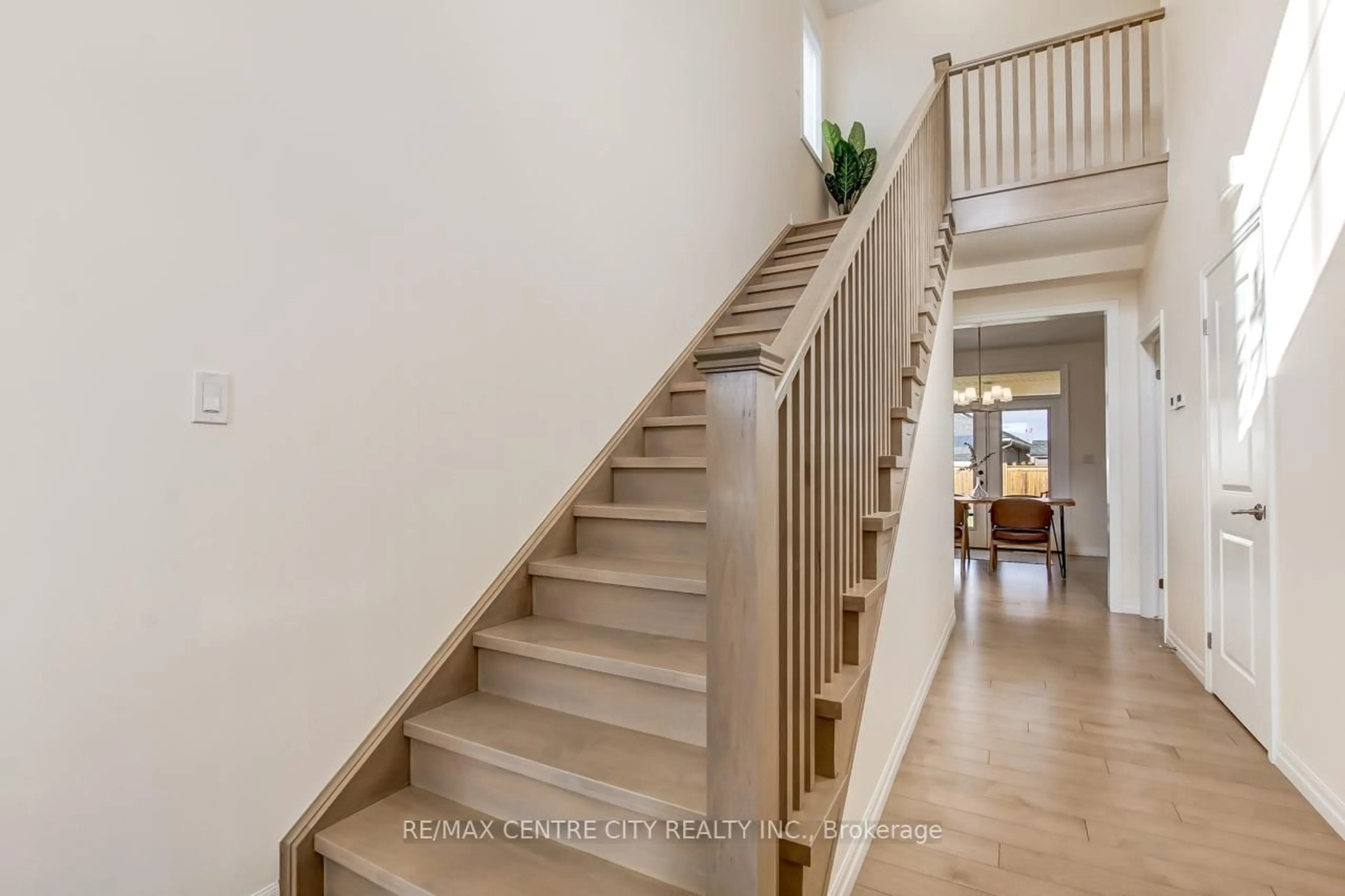 Stairs for 8 Redhaven Lane, St. Thomas Ontario N5R 0K2