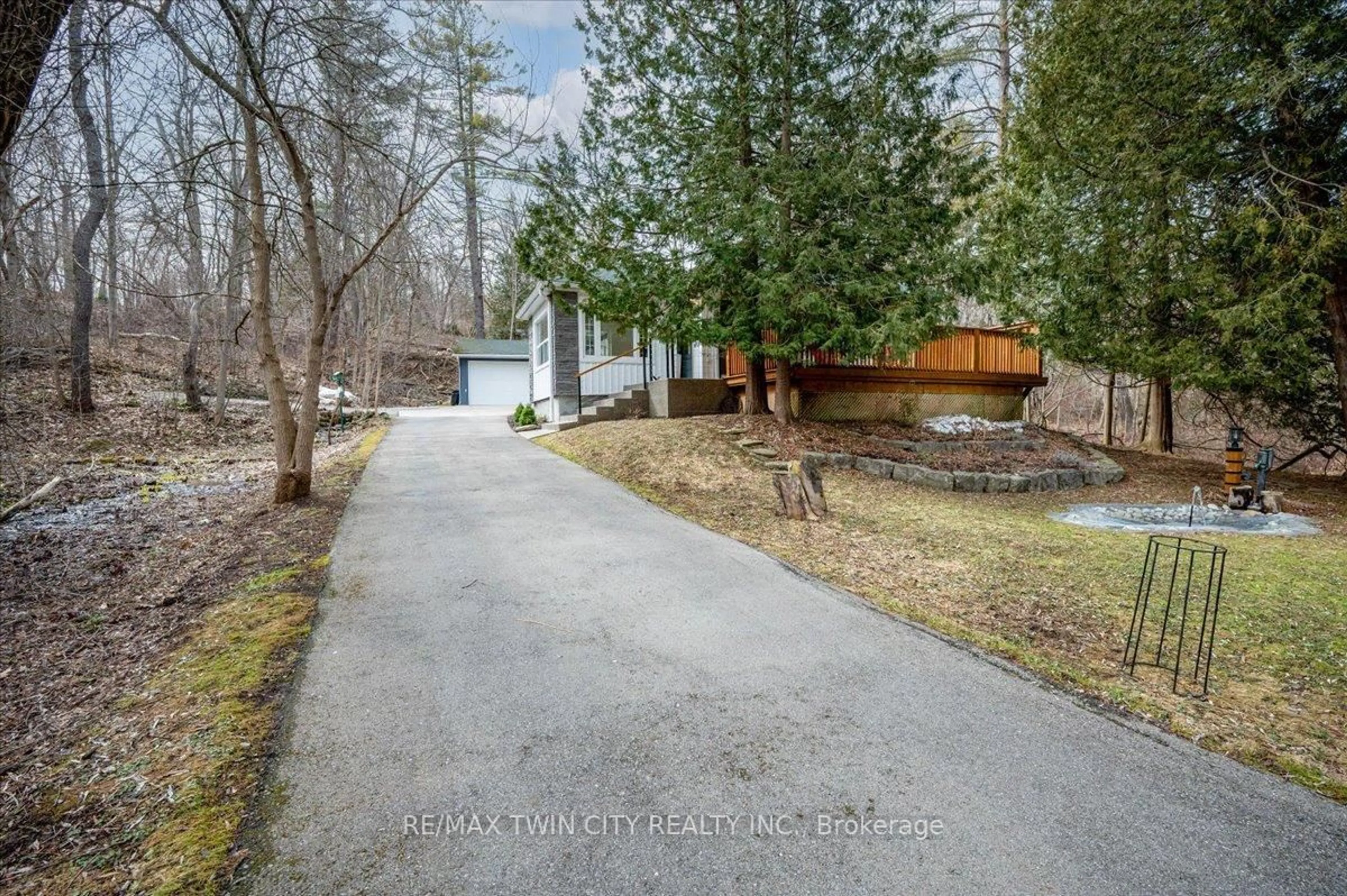 A pic from outside/outdoor area/front of a property/back of a property/a pic from drone, street for 1344 West River Rd, North Dumfries Ontario N1R 5S5