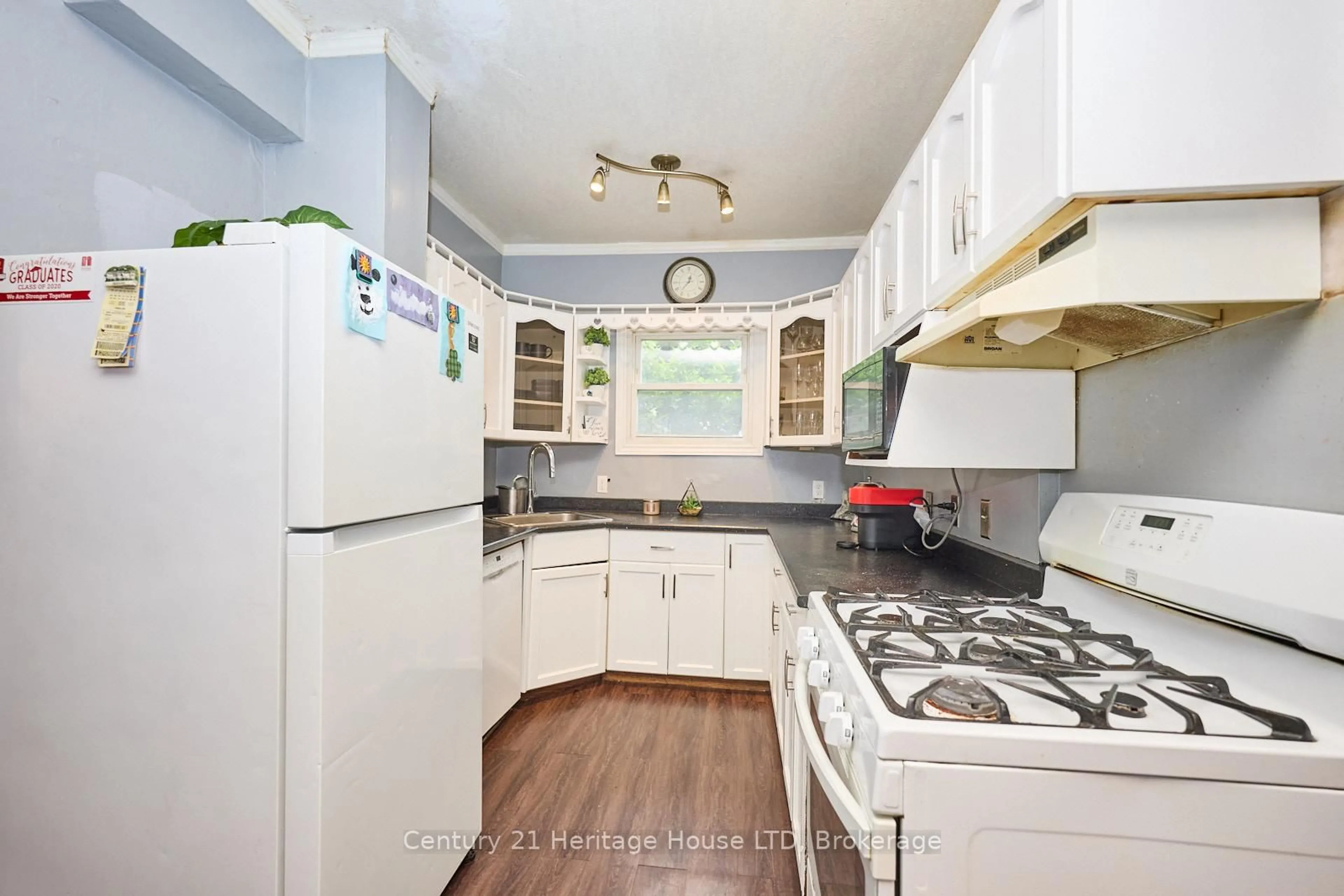 Standard kitchen, unknown for 218 Phipps St, Fort Erie Ontario L2A 2V5
