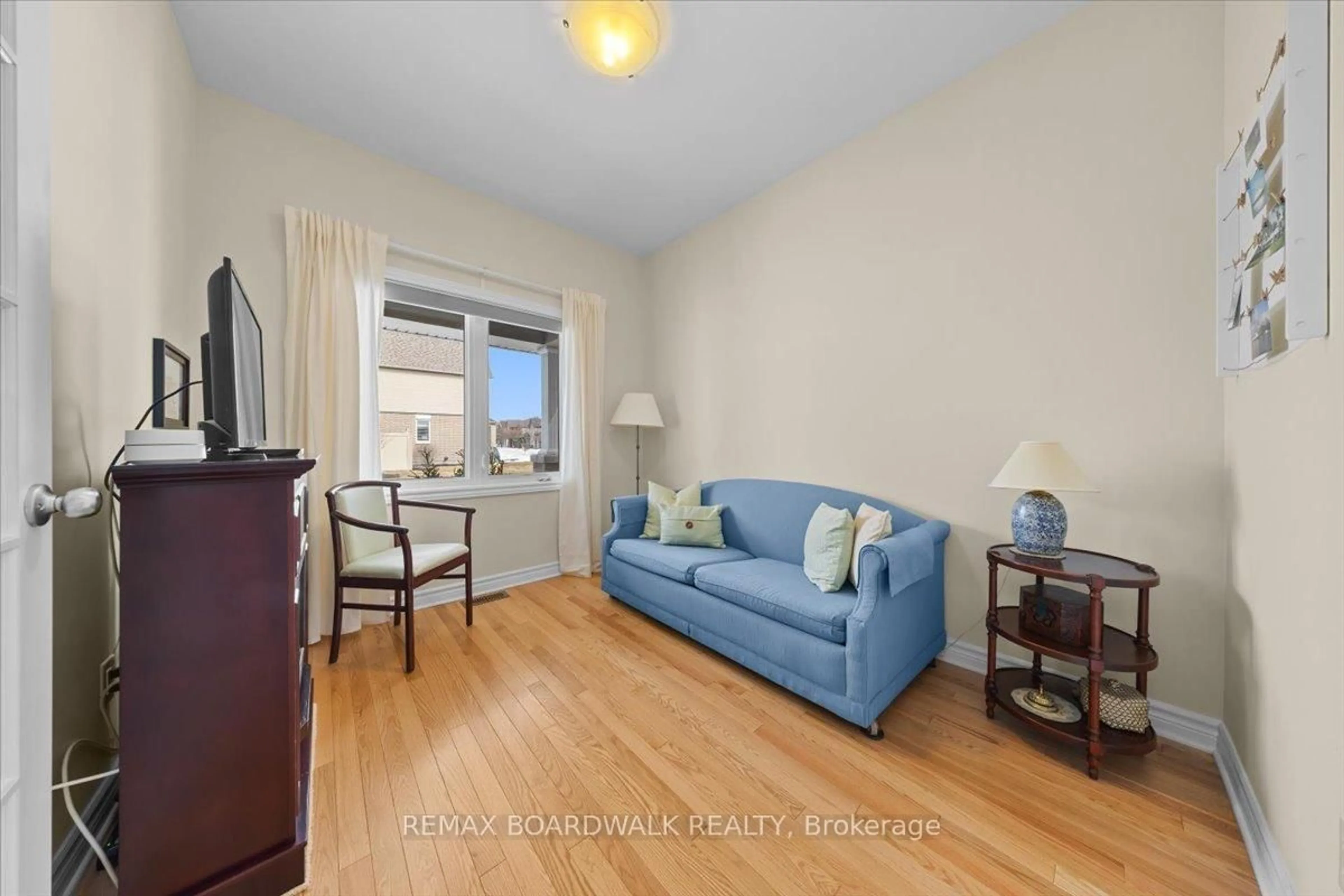 Living room with furniture, unknown for 617 Capuchon Way, Ottawa Ontario K4A 0W2