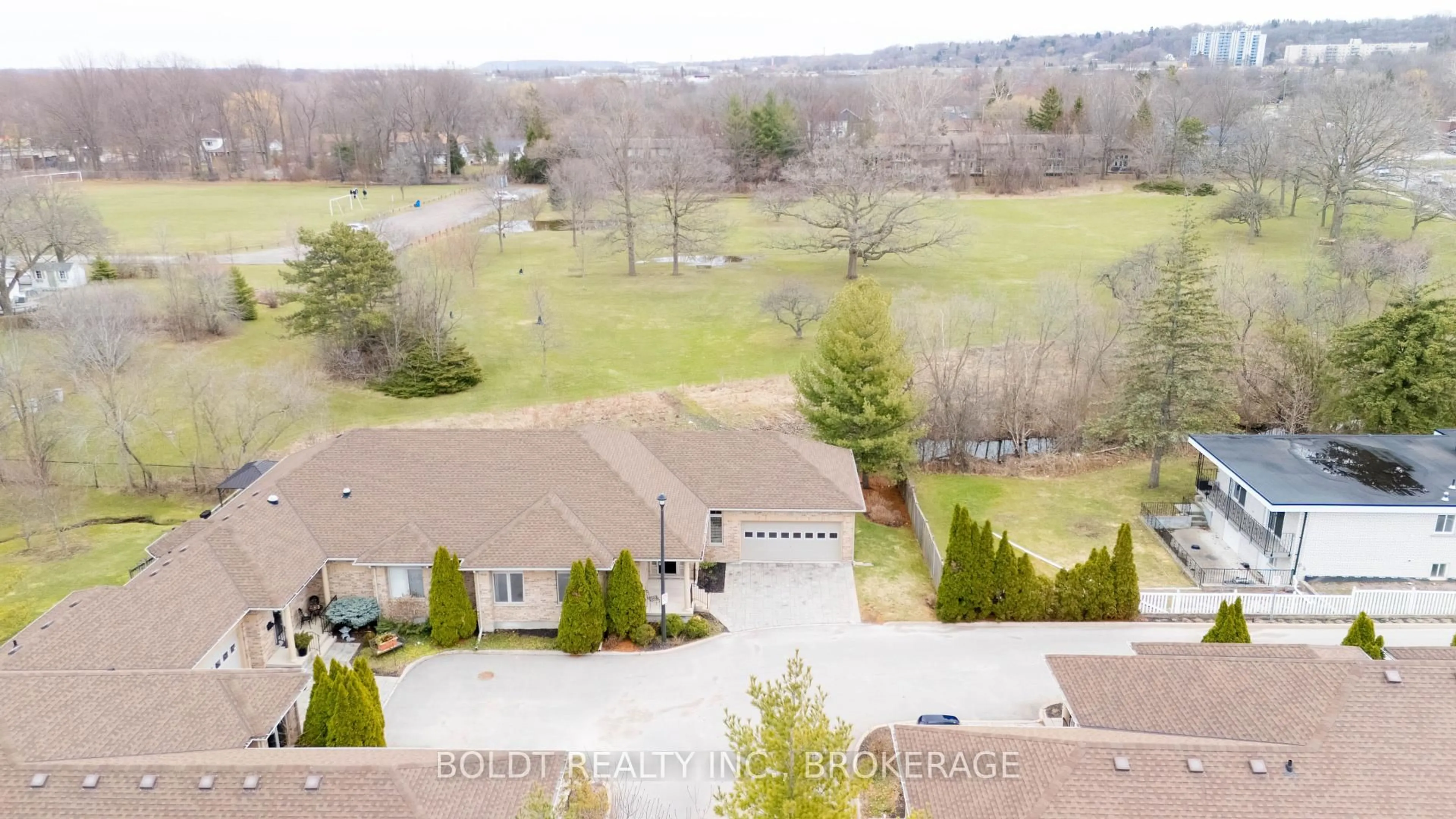 A pic from outside/outdoor area/front of a property/back of a property/a pic from drone, unknown for 139 Glendale Ave #6, St. Catharines Ontario L2T 2K2