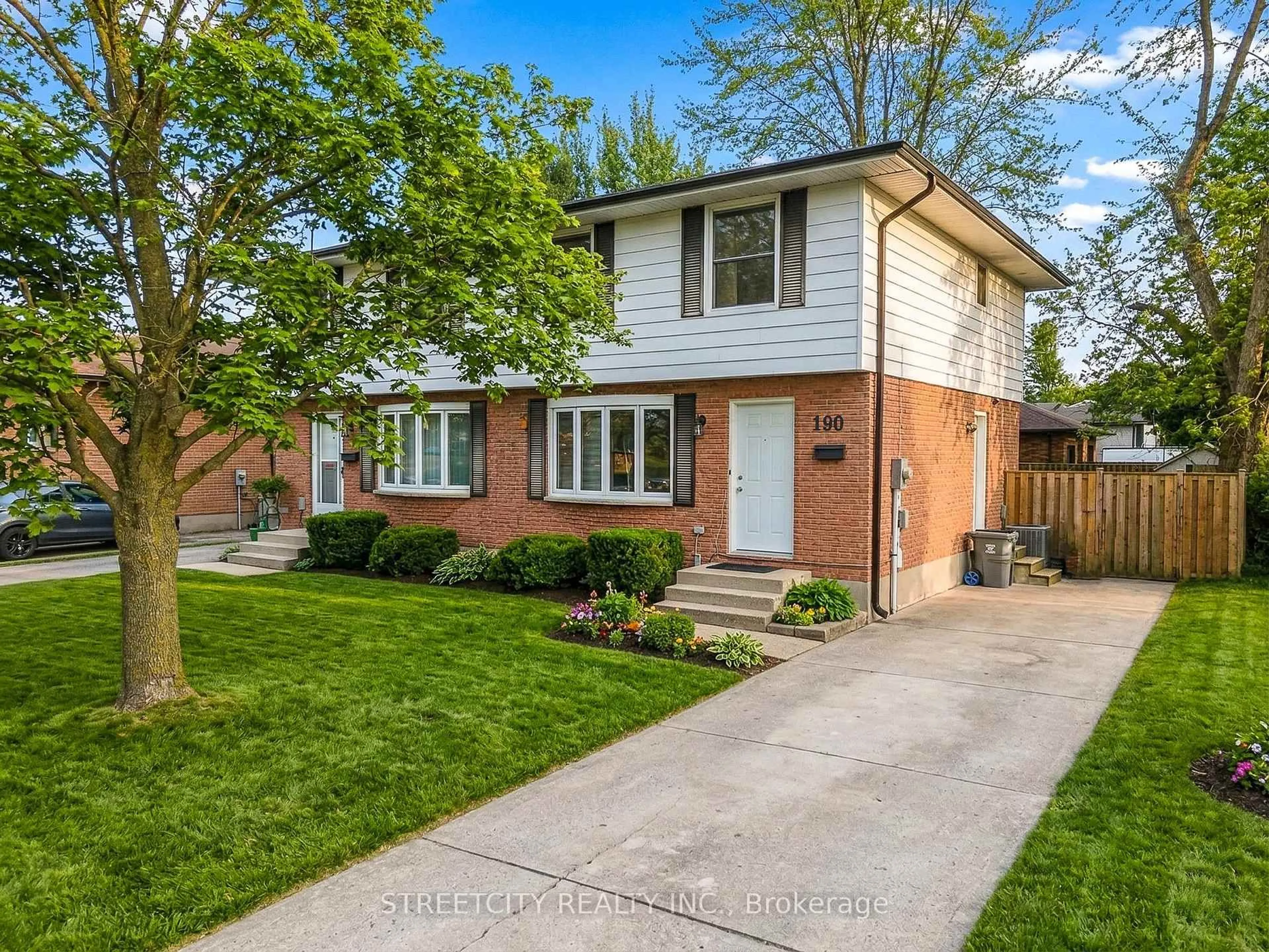 Home with brick exterior material, street for 190 Spence Dr, Strathroy-Caradoc Ontario N7G 3T5