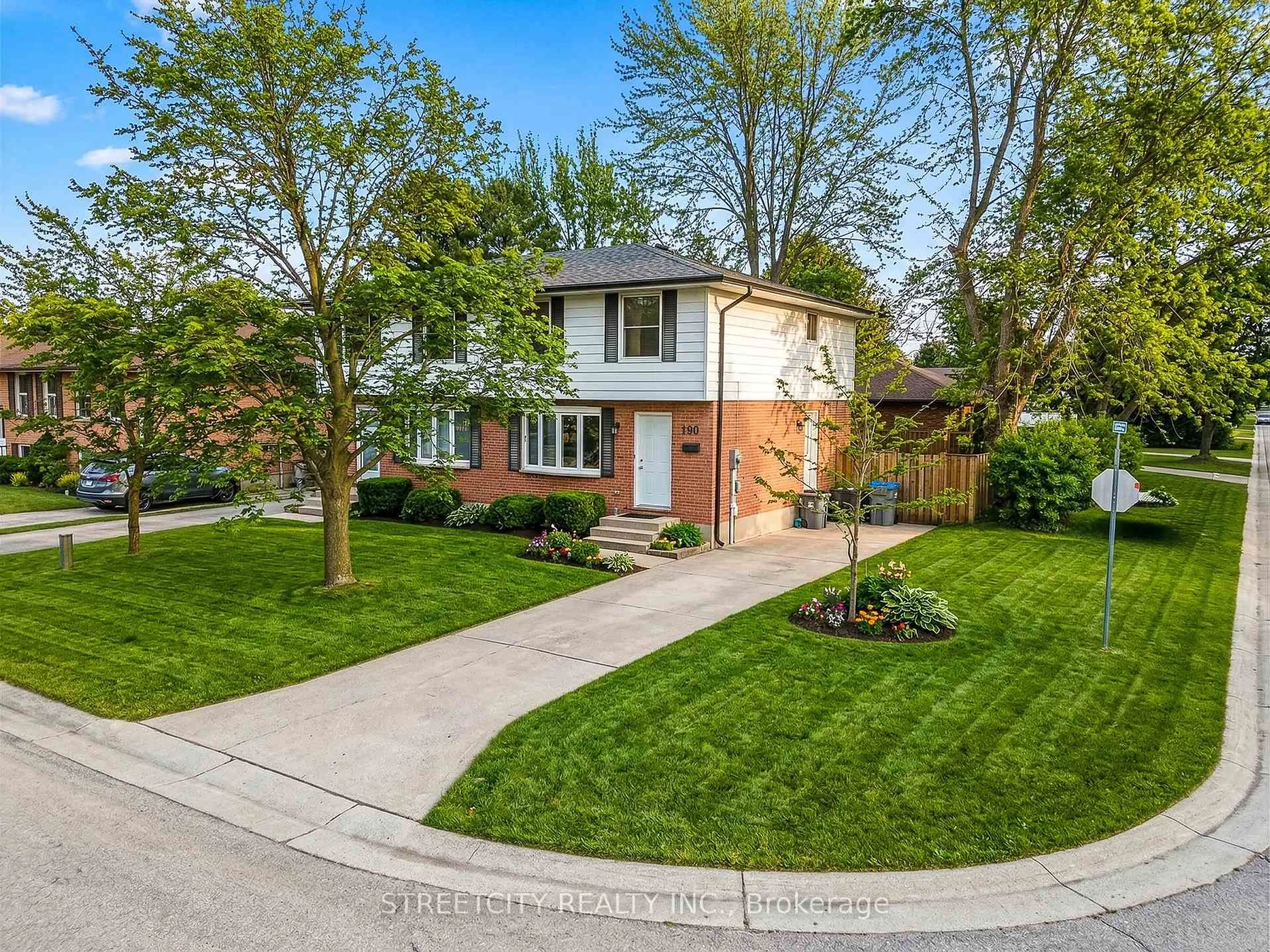 Home with brick exterior material, street for 190 Spence Dr, Strathroy-Caradoc Ontario N7G 3T5