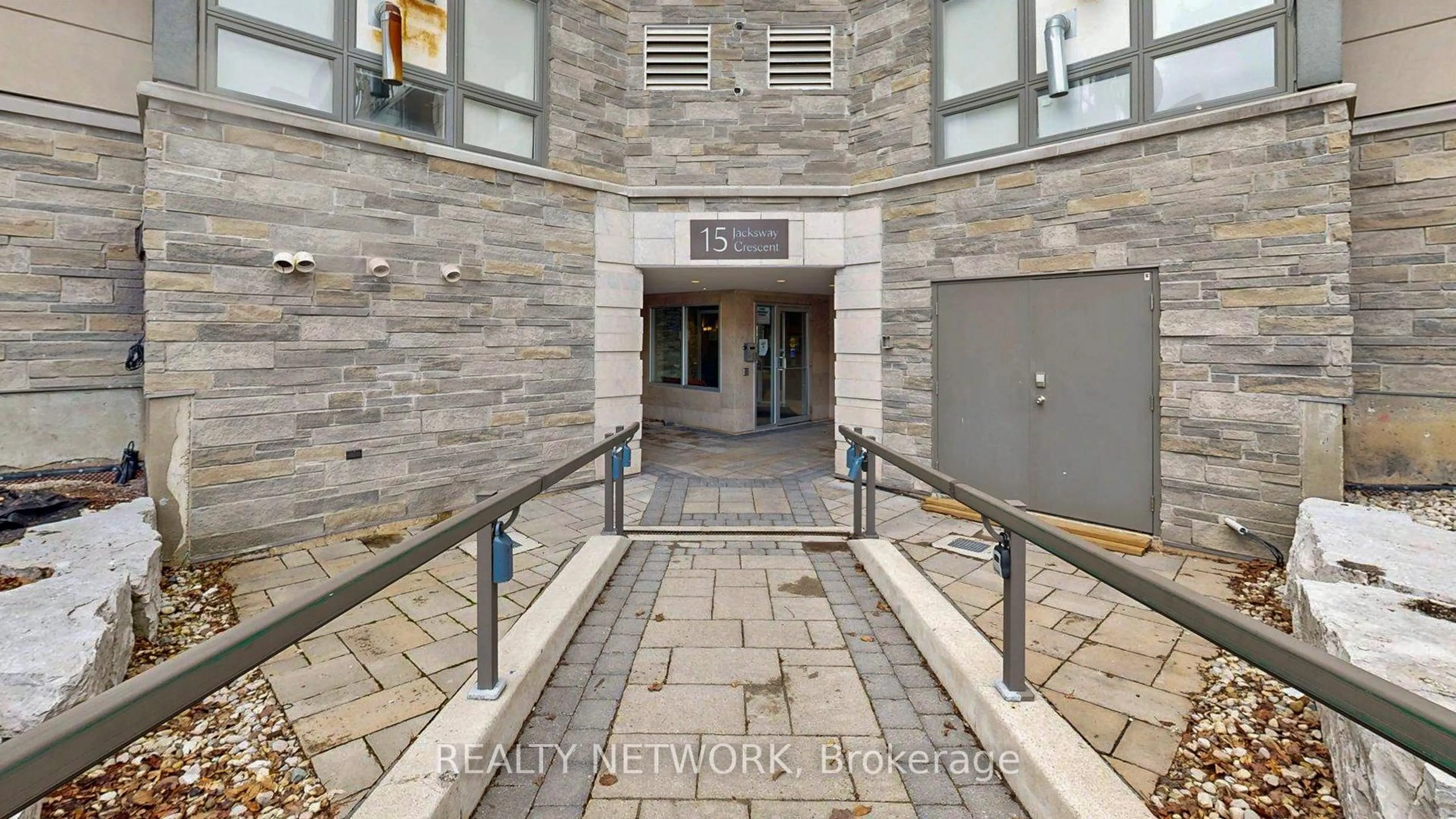 Indoor foyer for 15 JACKSWAY Cres #117, London North Ontario N5X 3T8