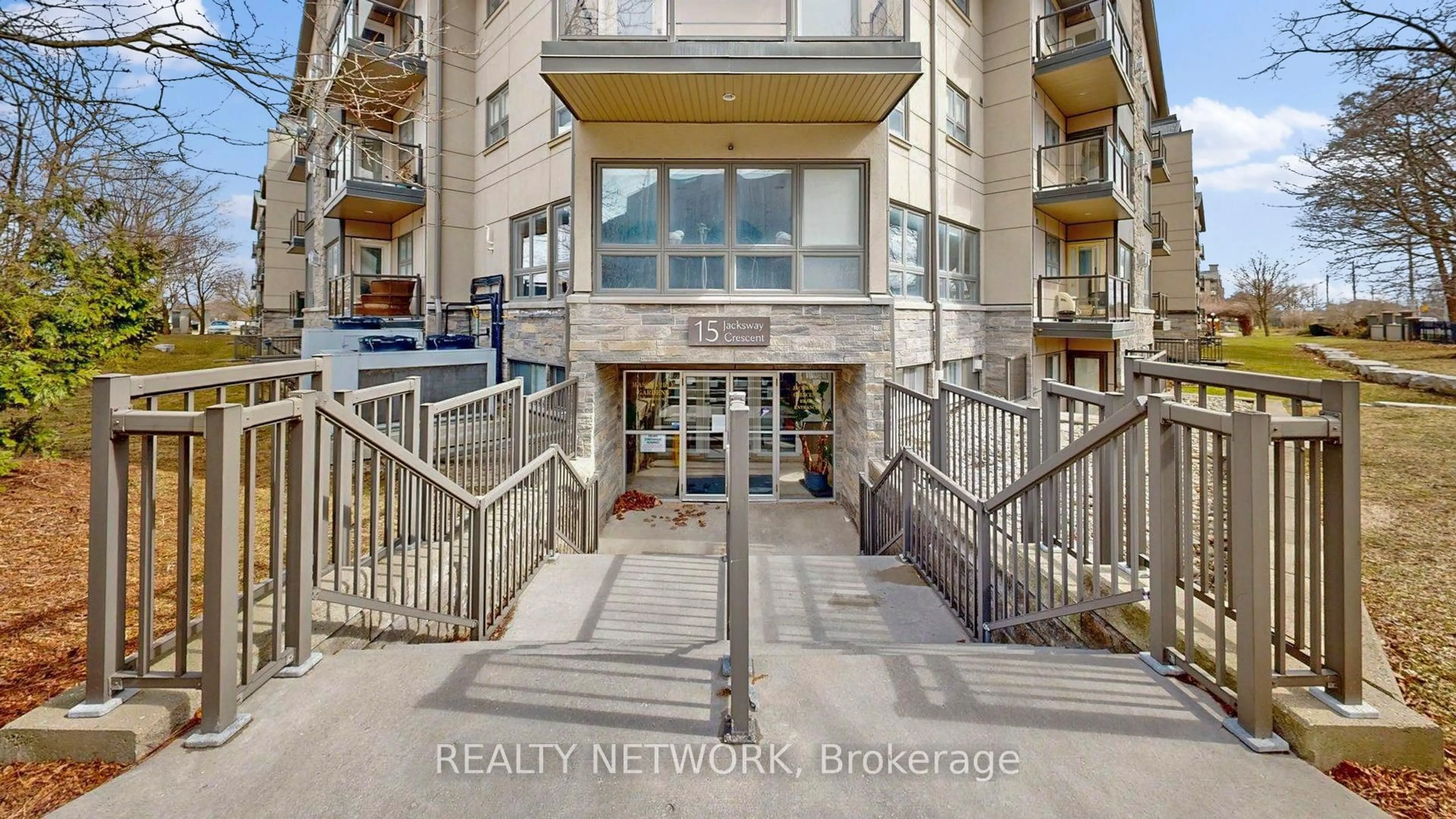 Indoor foyer for 15 JACKSWAY Cres #117, London North Ontario N5X 3T8