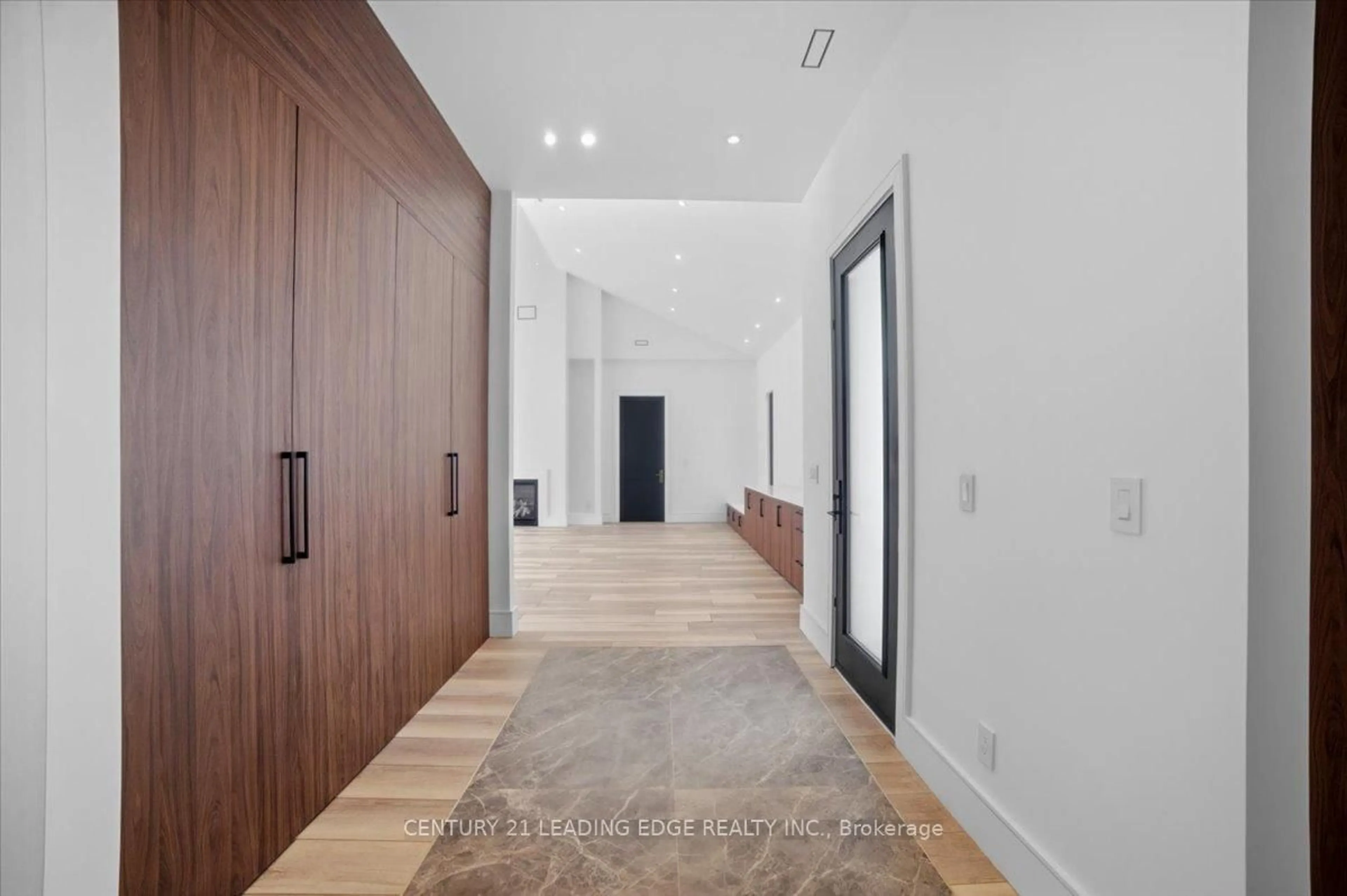 Indoor entryway for 40 Bancroft Ridge Dr, Bancroft Ontario K0L 1C0