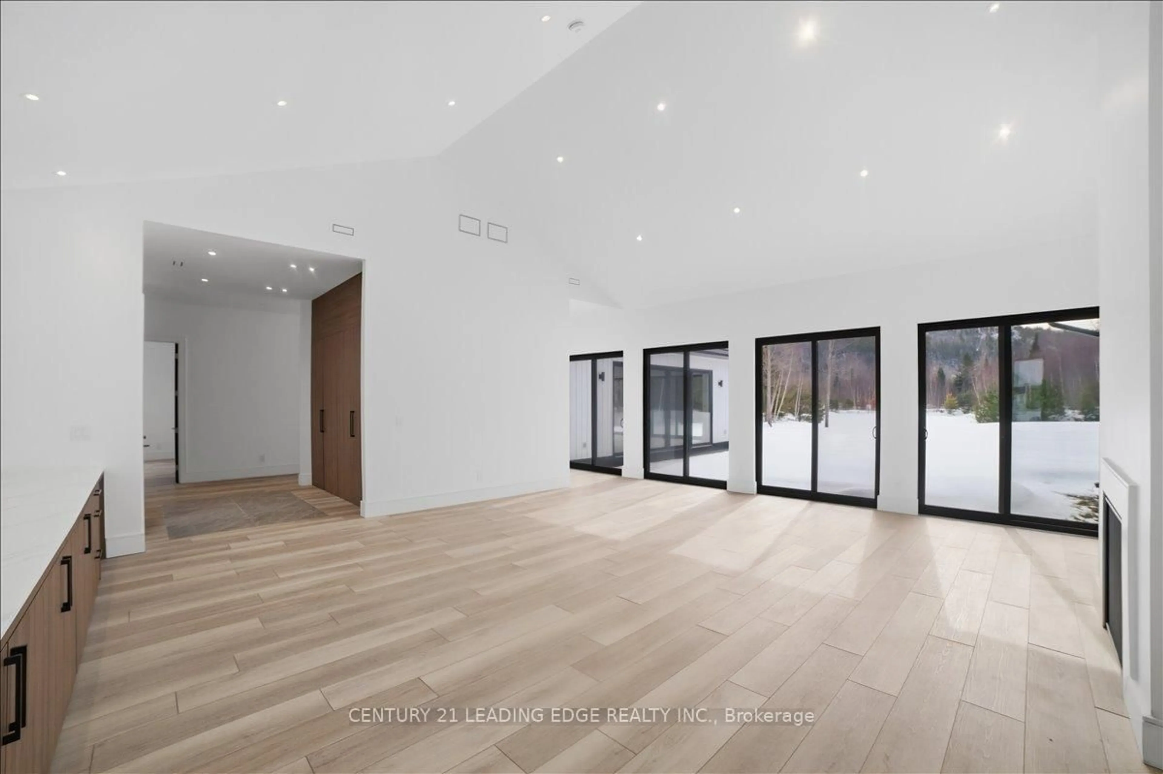 Indoor foyer for 40 Bancroft Ridge Dr, Bancroft Ontario K0L 1C0